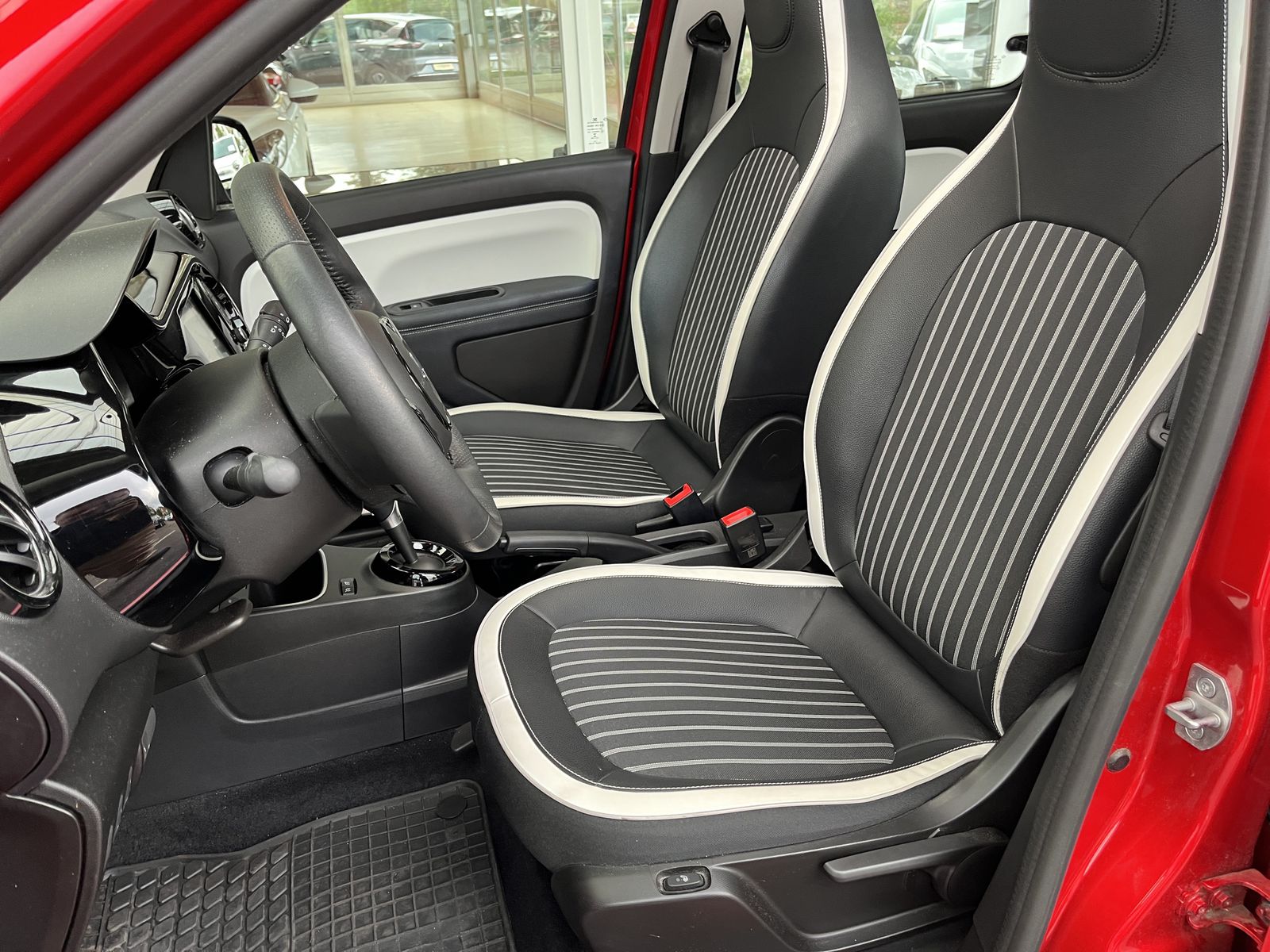 RENAULT Intens-image-5