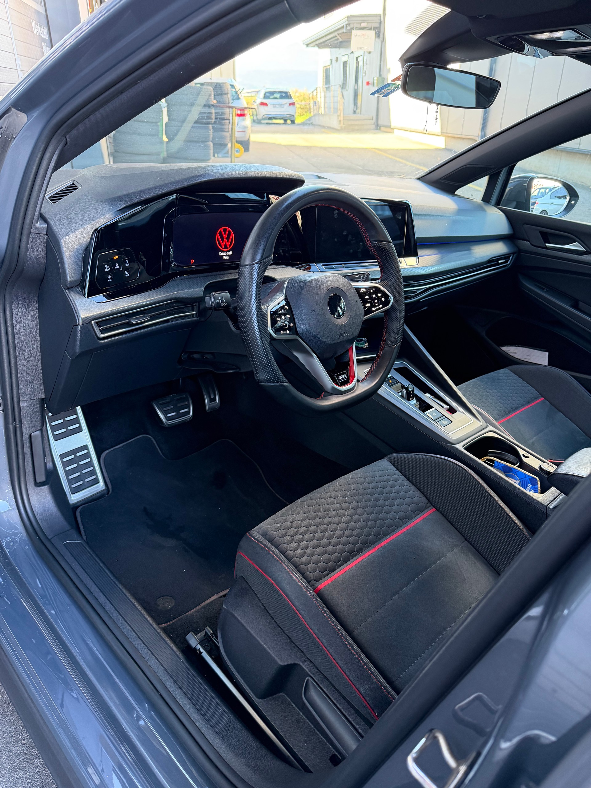 VW Golf 2.0 TSI GTI Clubsport DSG-image-5