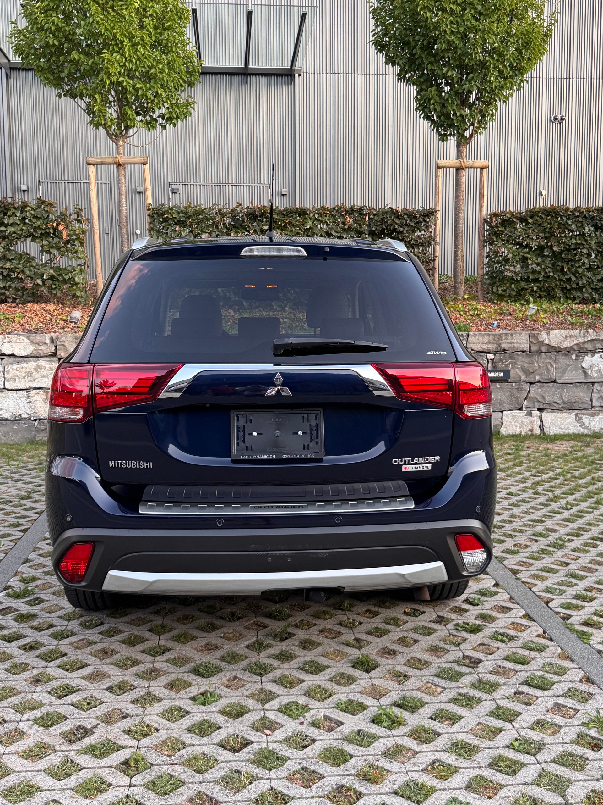 MITSUBISHI Outlander 2.2 DID Diamond 4WD Automatic-image-4