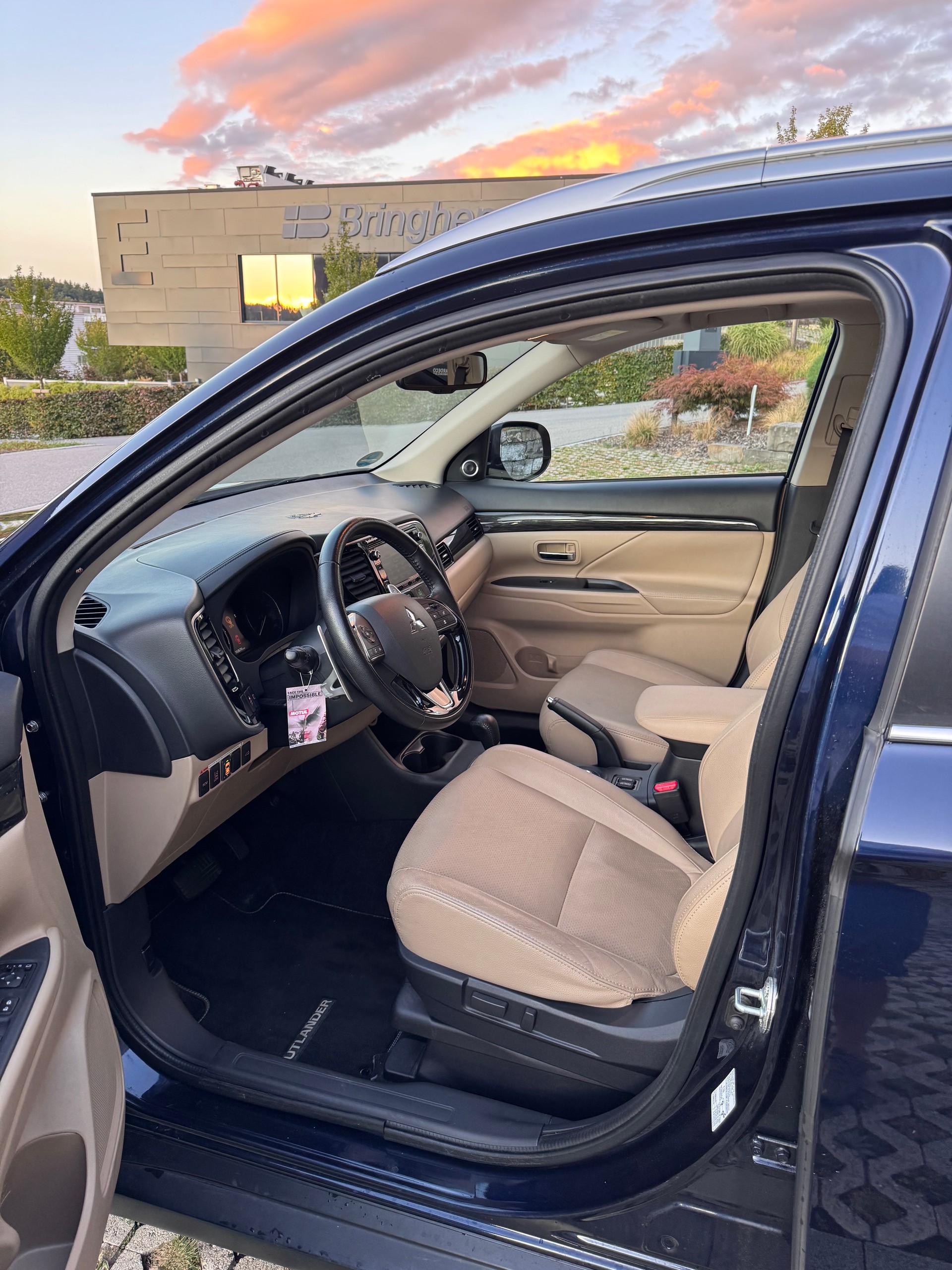 MITSUBISHI Outlander 2.2 DID Diamond 4WD Automatic-image-6