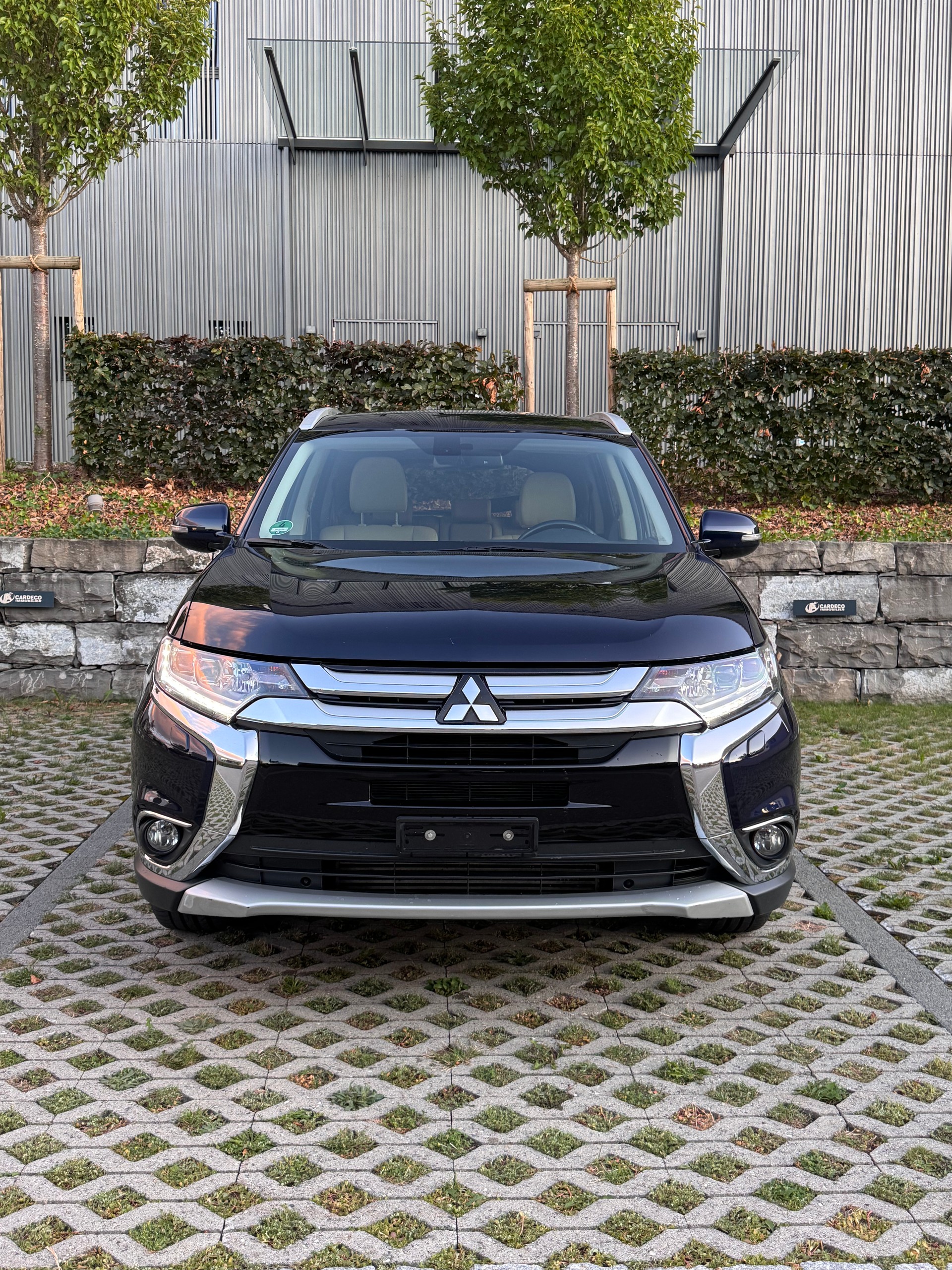 MITSUBISHI Outlander 2.2 DID Diamond 4WD Automatic-image-1