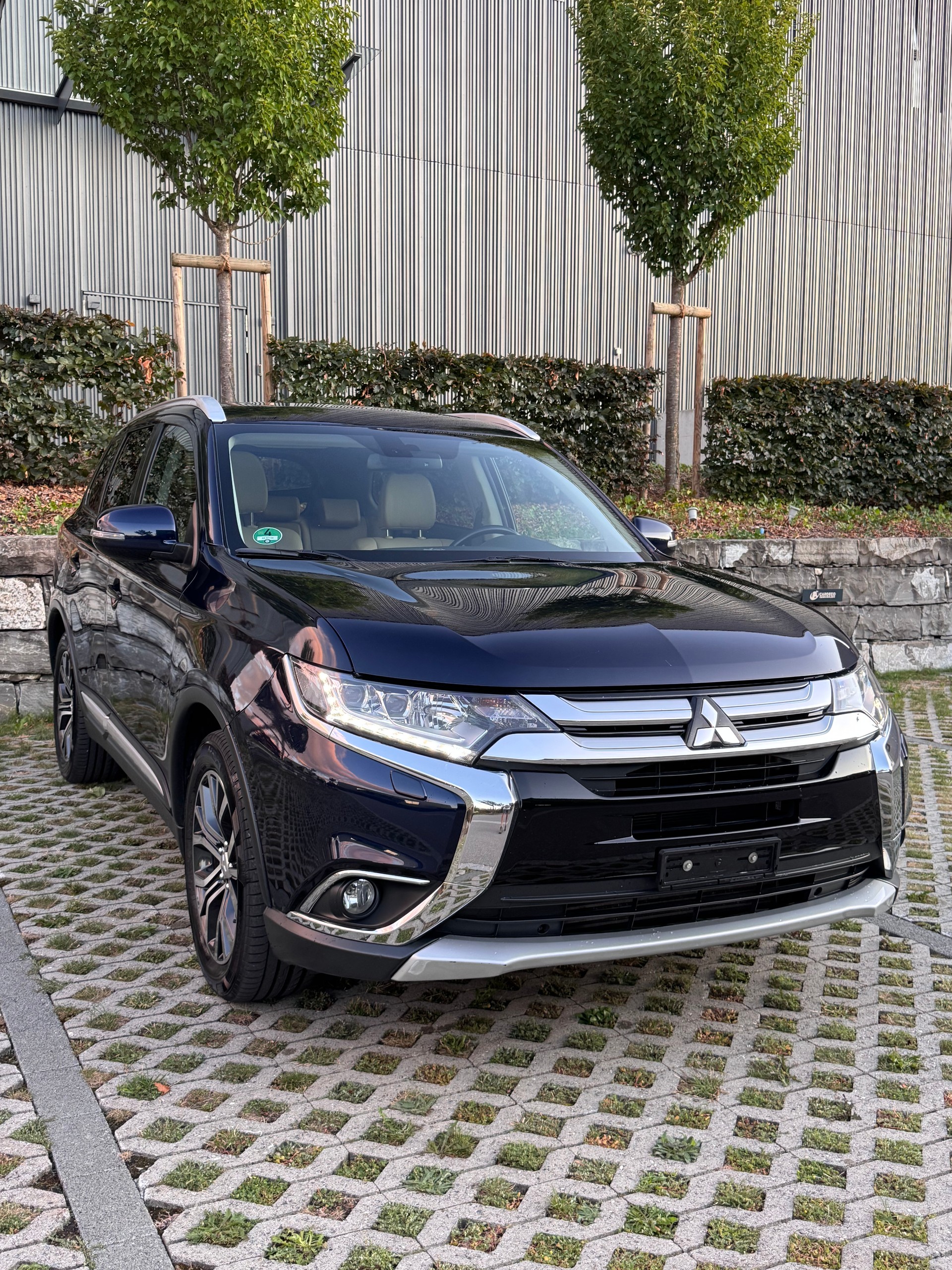 MITSUBISHI Outlander 2.2 DID Diamond 4WD Automatic-image-0