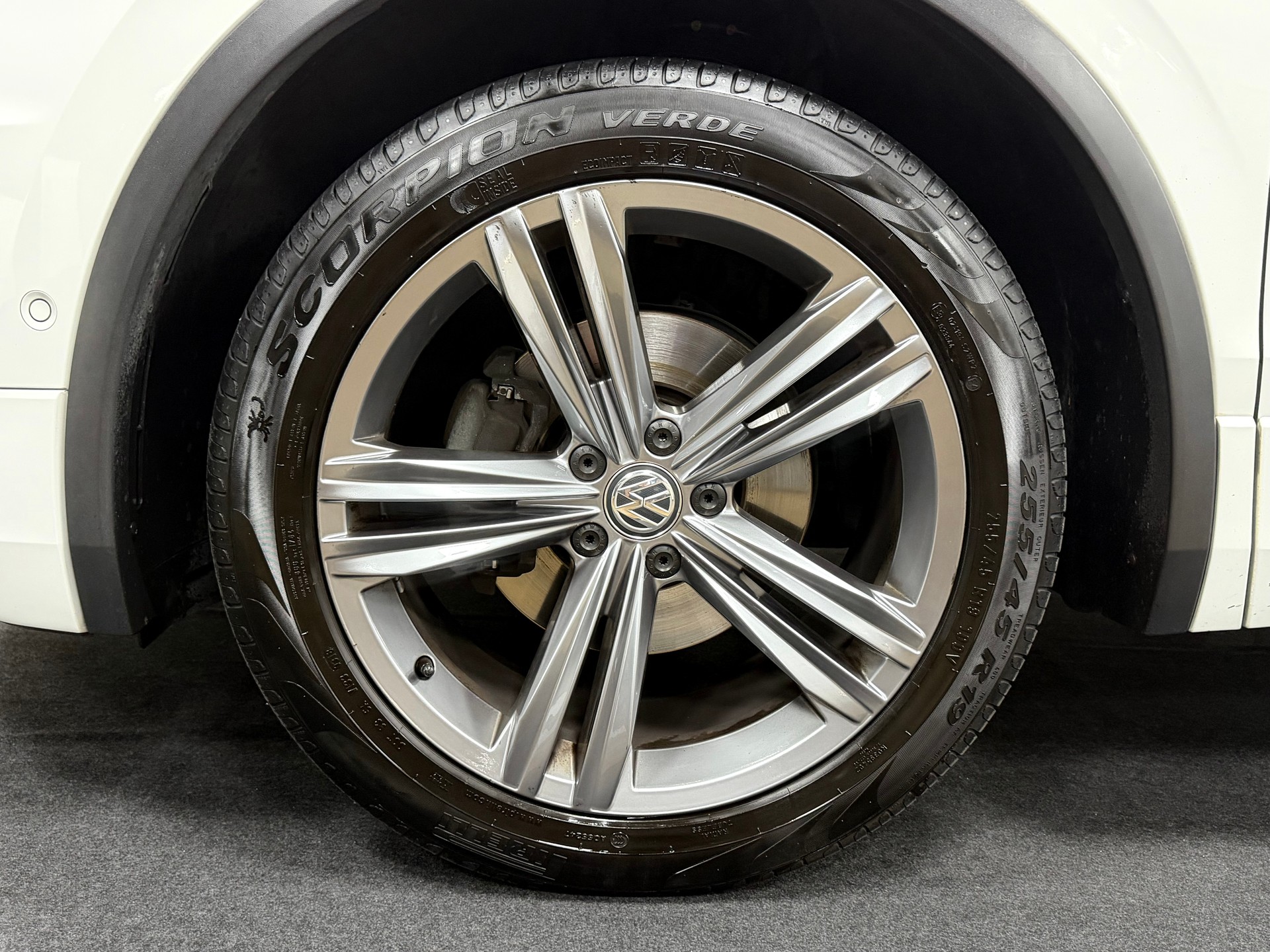 VW Tiguan 2.0 TDI SCR R-Line 4Motion DSG-image-30