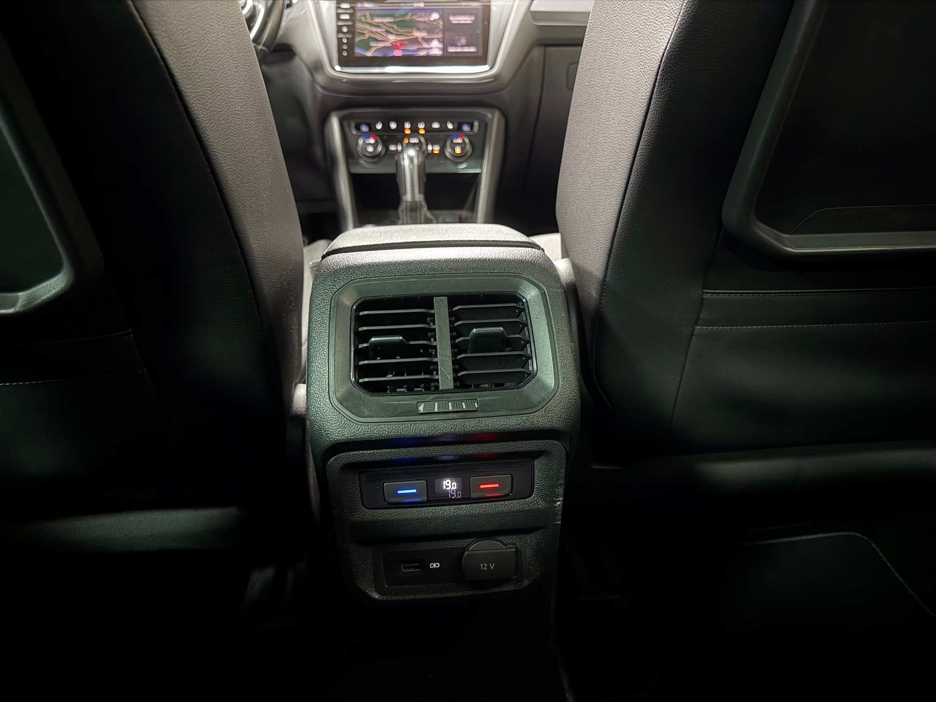 VW Tiguan 2.0 TDI SCR R-Line 4Motion DSG-image-24