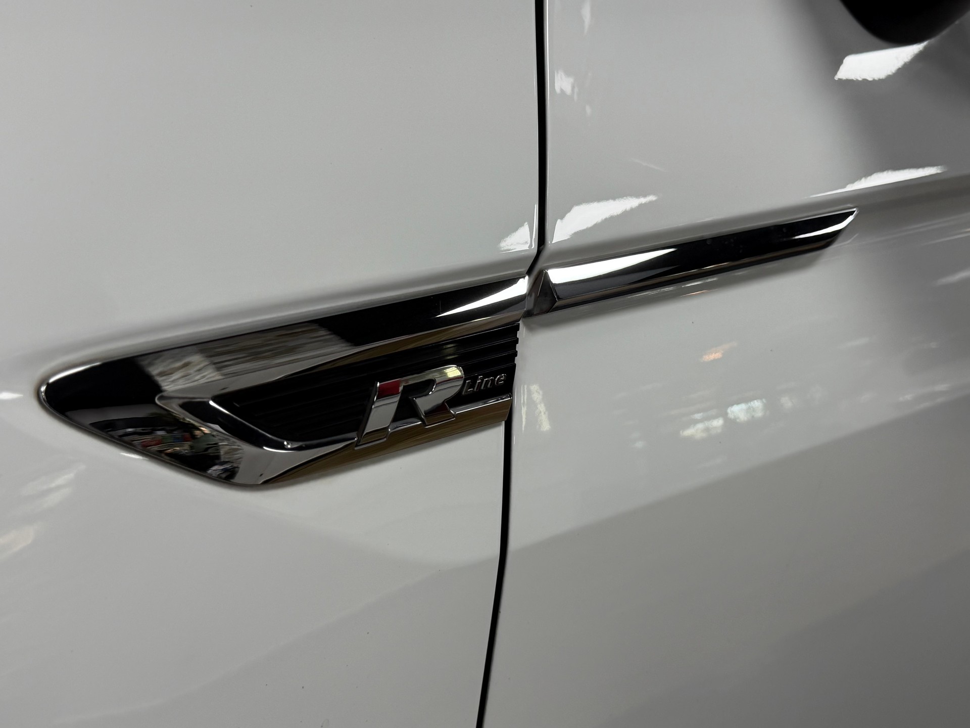 VW Tiguan 2.0 TDI SCR R-Line 4Motion DSG-image-9