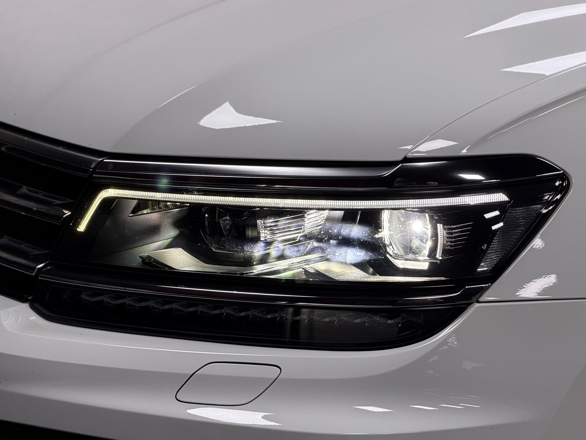 VW Tiguan 2.0 TDI SCR R-Line 4Motion DSG-image-7