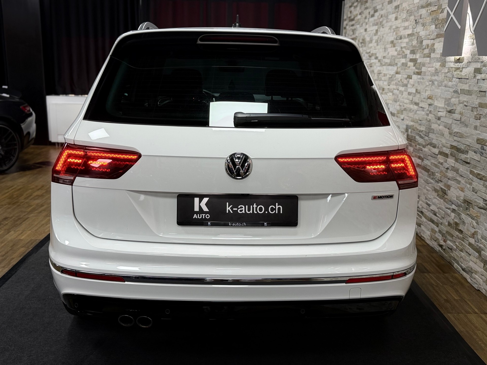 VW Tiguan 2.0 TDI SCR R-Line 4Motion DSG-image-3