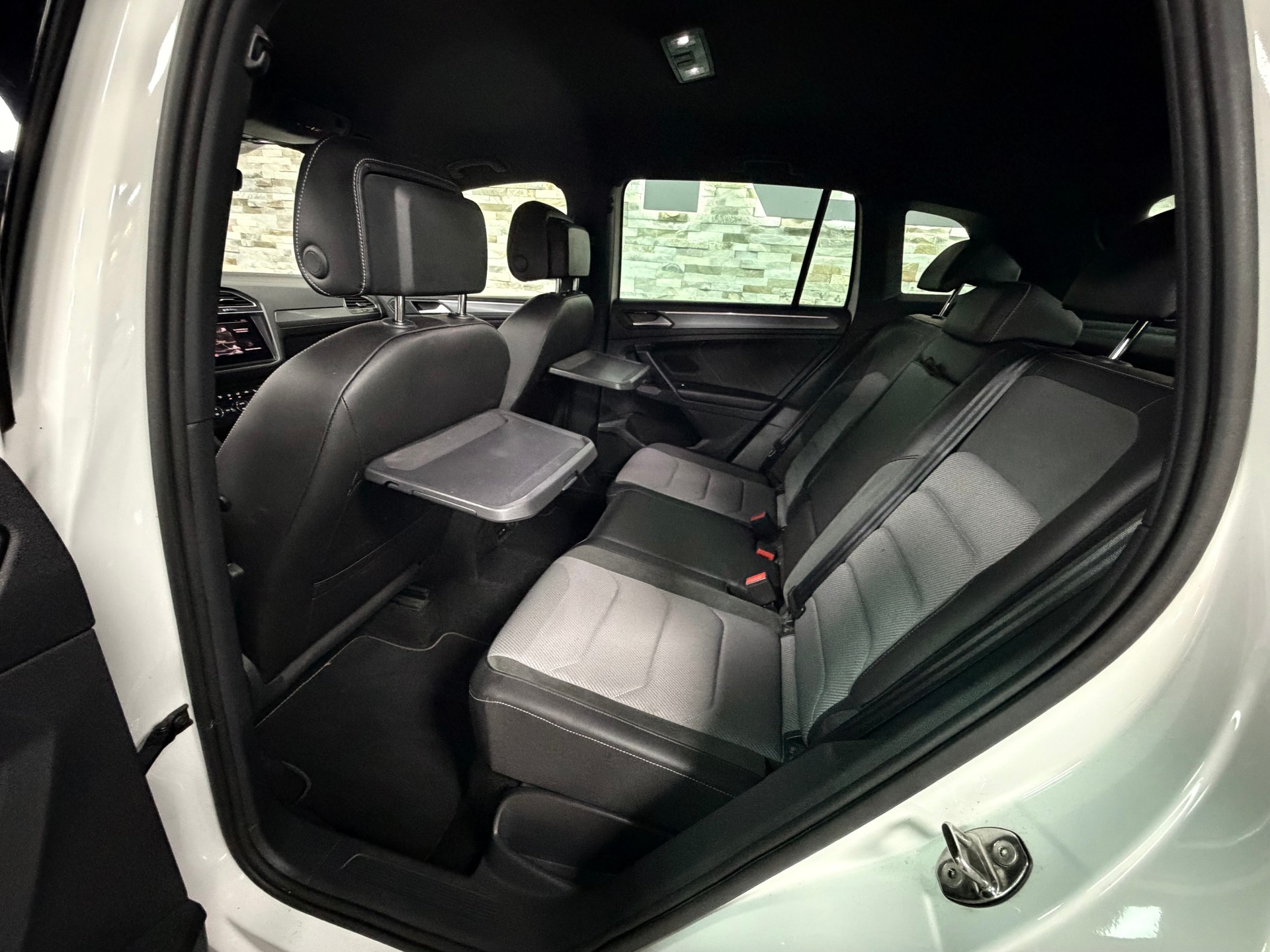 VW Tiguan 2.0 TDI SCR R-Line 4Motion DSG-image-23