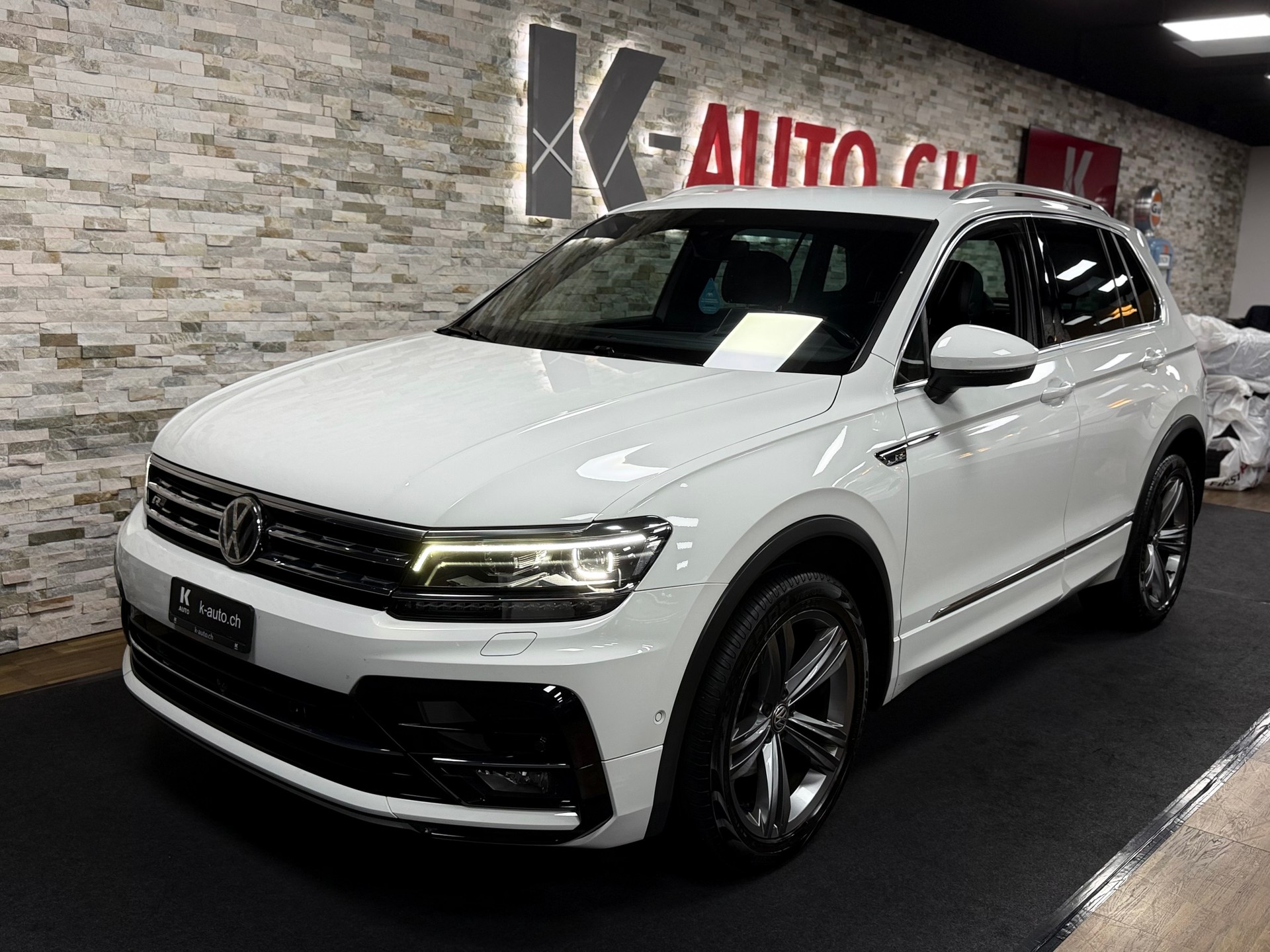 VW Tiguan 2.0 TDI SCR R-Line 4Motion DSG-image-1