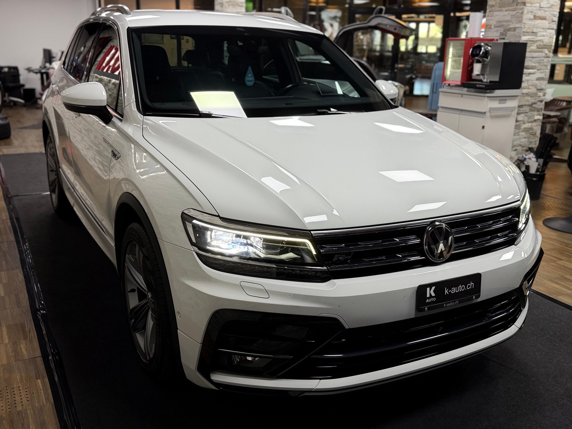 VW Tiguan 2.0 TDI SCR R-Line 4Motion DSG-image-6