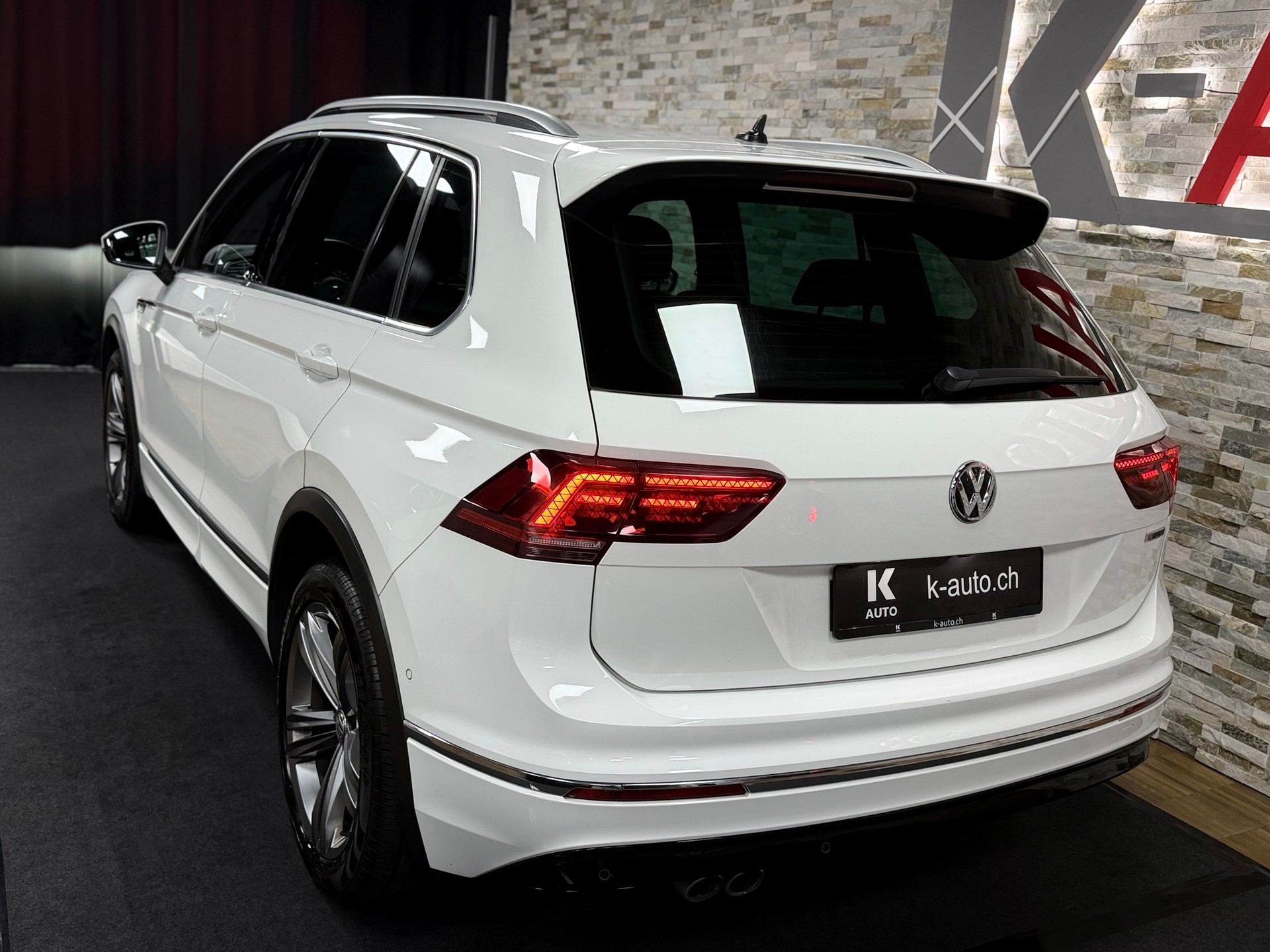 VW Tiguan 2.0 TDI SCR R-Line 4Motion DSG-image-2