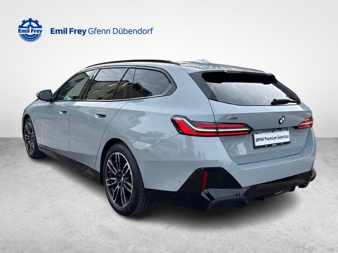 BMW 520d xDrive Touring-image-4