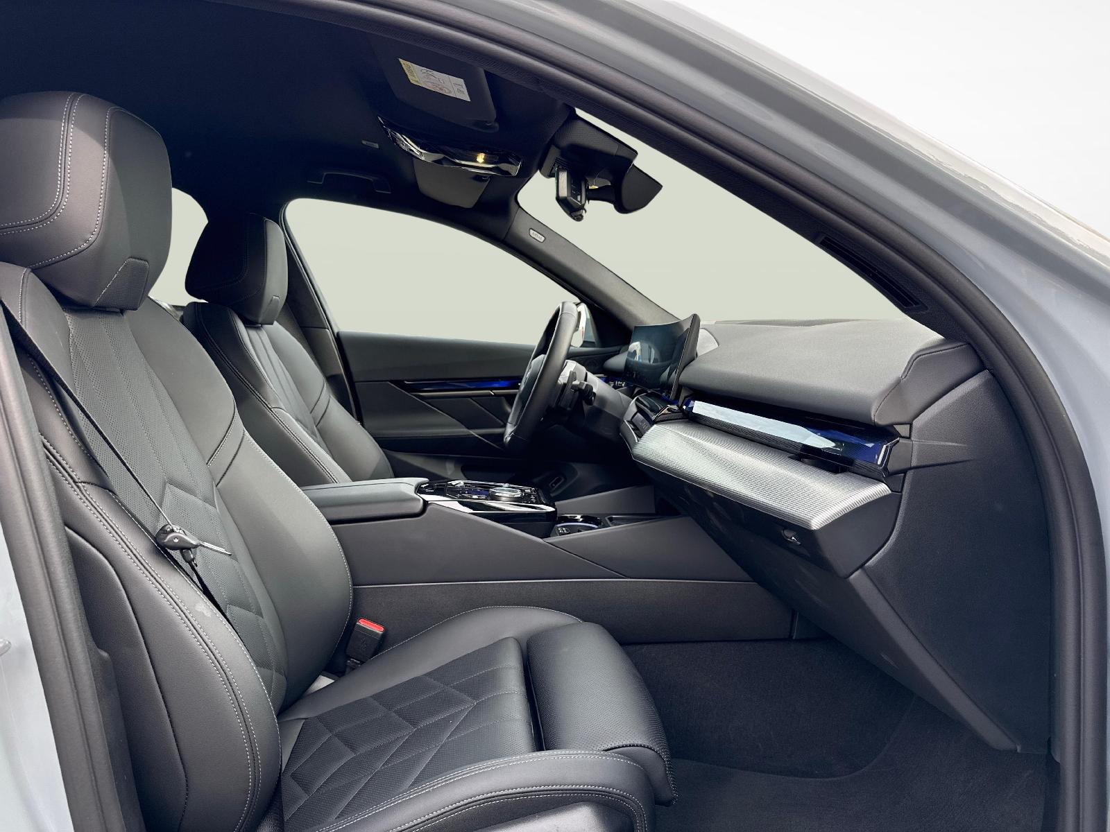BMW 520d xDrive Touring-image-10