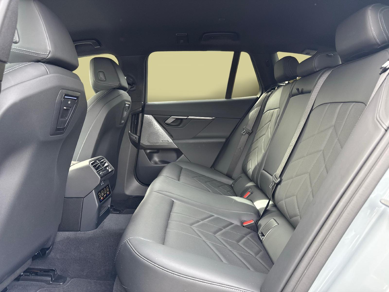 BMW 520d xDrive Touring-image-16