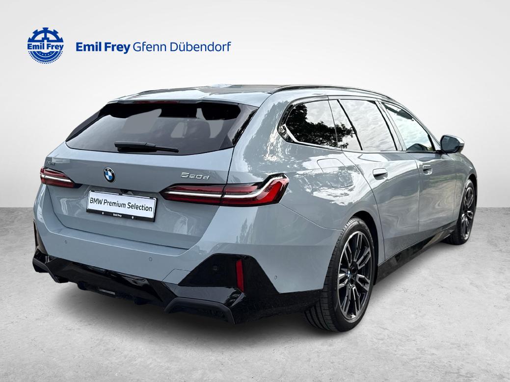 BMW 520d xDrive Touring-image-1