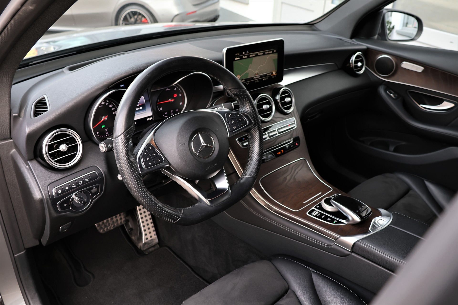 MERCEDES-BENZ GLC 250 d AMG Line 4Matic 9G-Tronic (CH)-image-10
