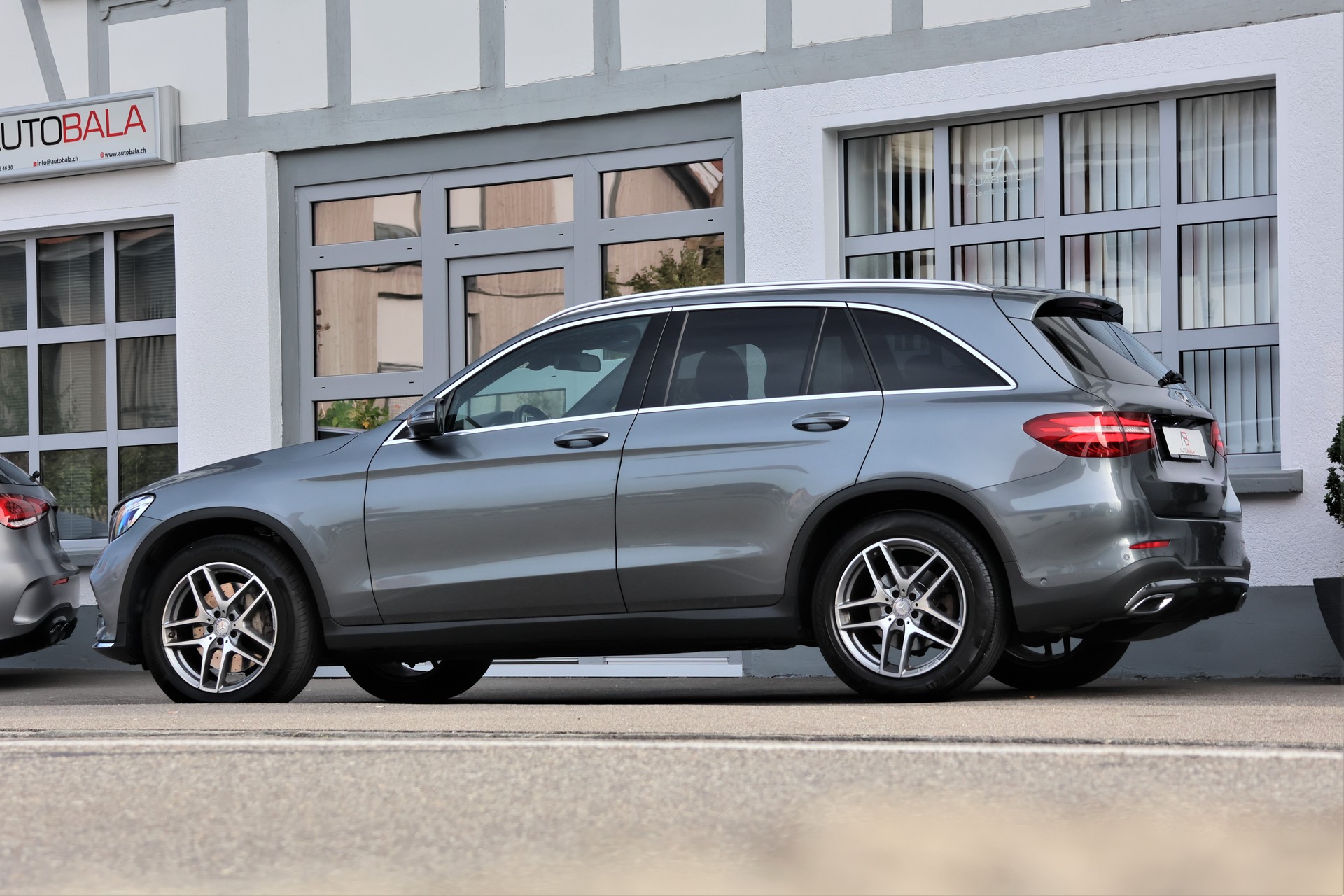 MERCEDES-BENZ GLC 250 d AMG Line 4Matic 9G-Tronic (CH)-image-3