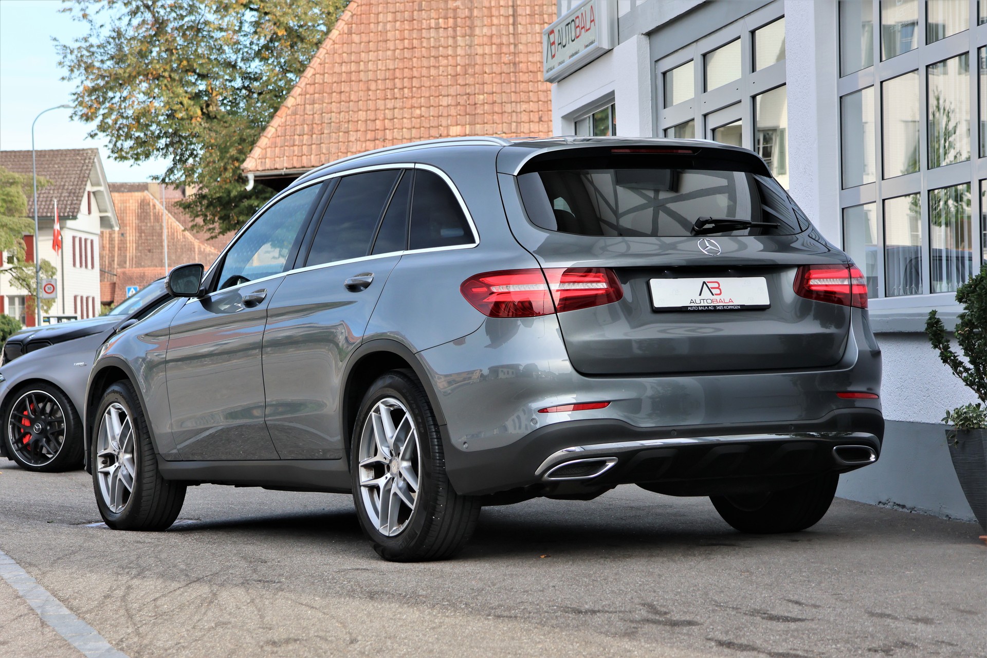 MERCEDES-BENZ GLC 250 d AMG Line 4Matic 9G-Tronic (CH)-image-2