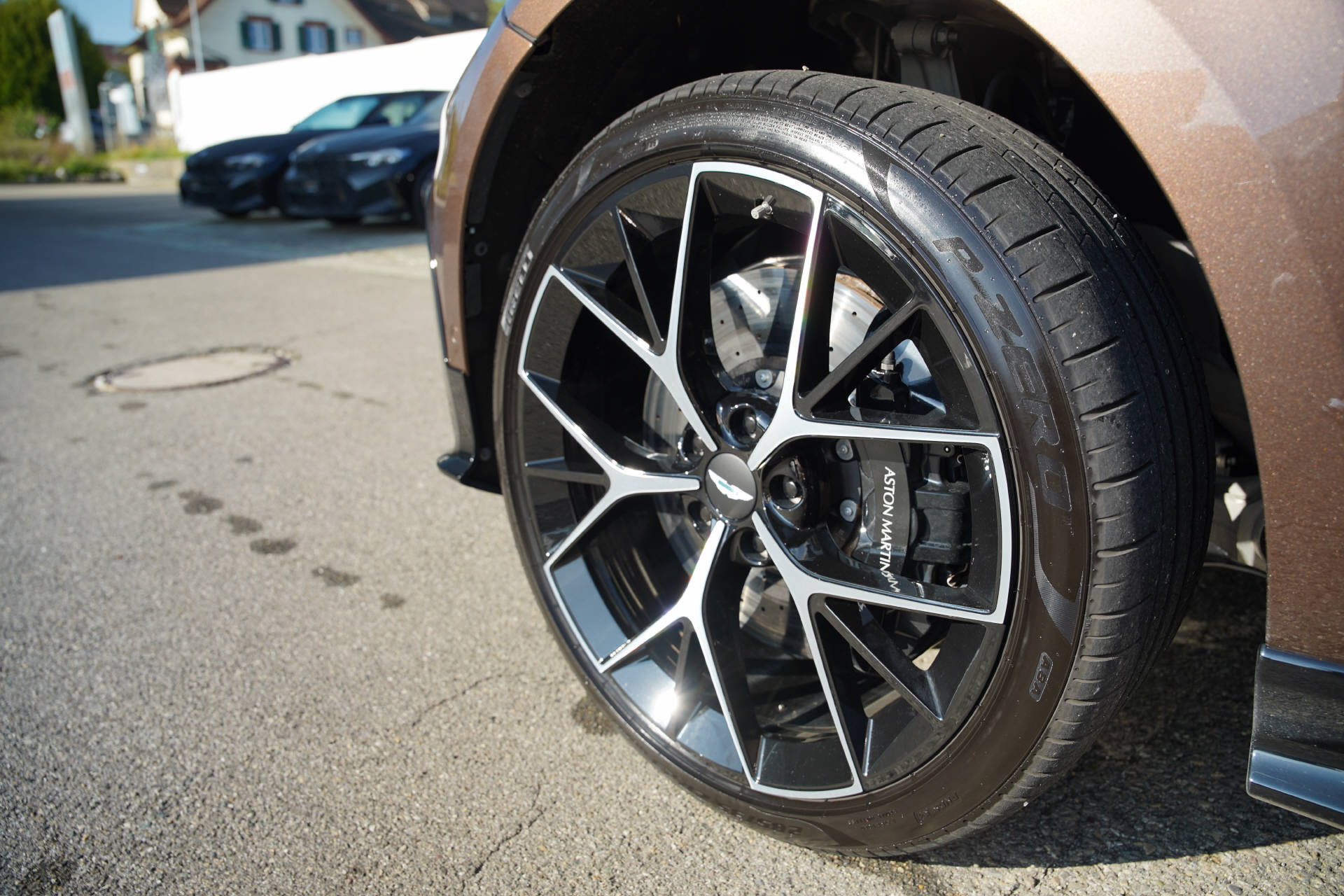 ASTON MARTIN DBX S 4.0 V8 Bi-Turbo-image-5