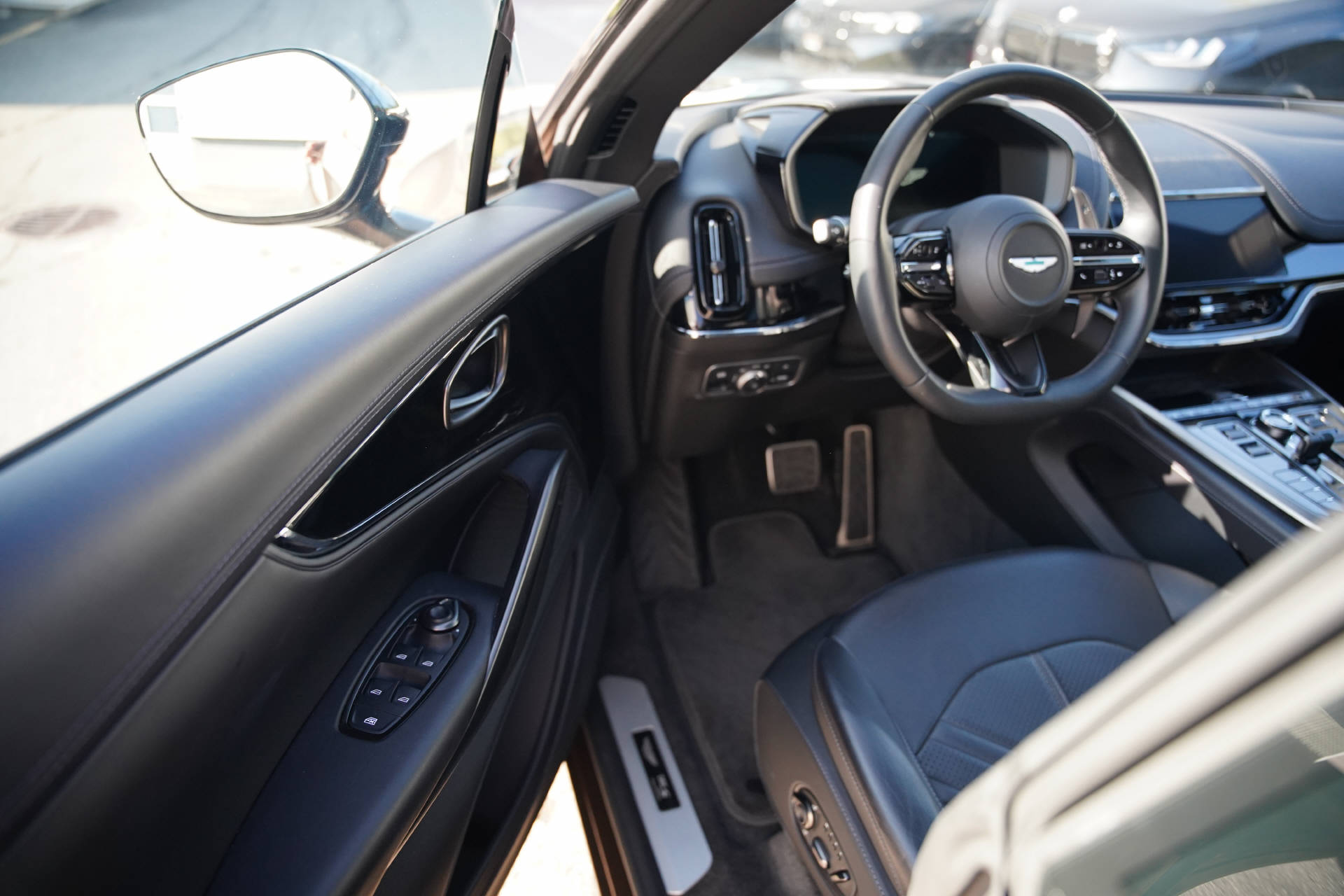 ASTON MARTIN DBX S 4.0 V8 Bi-Turbo-image-8
