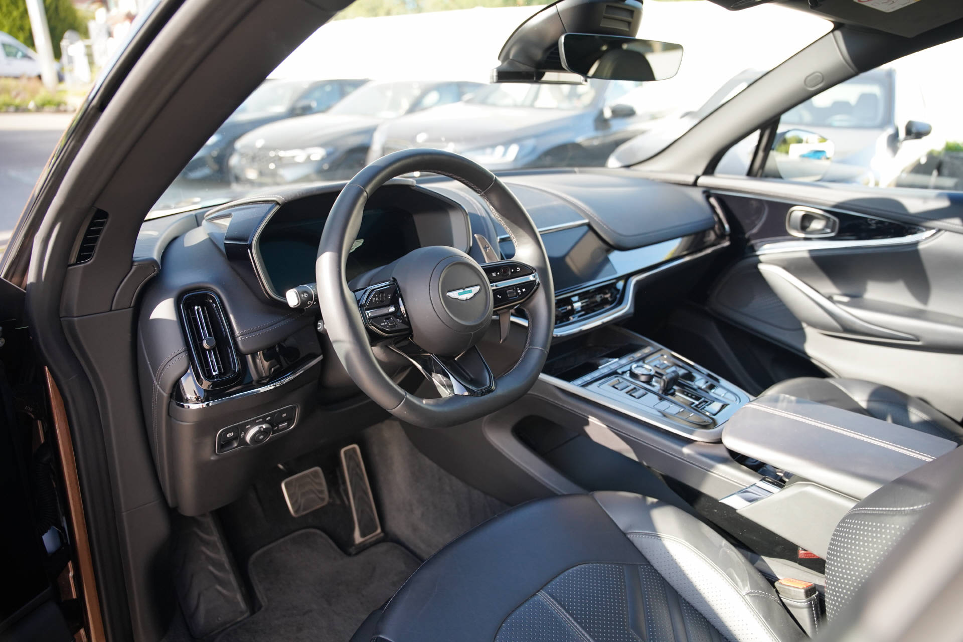 ASTON MARTIN DBX S 4.0 V8 Bi-Turbo-image-6