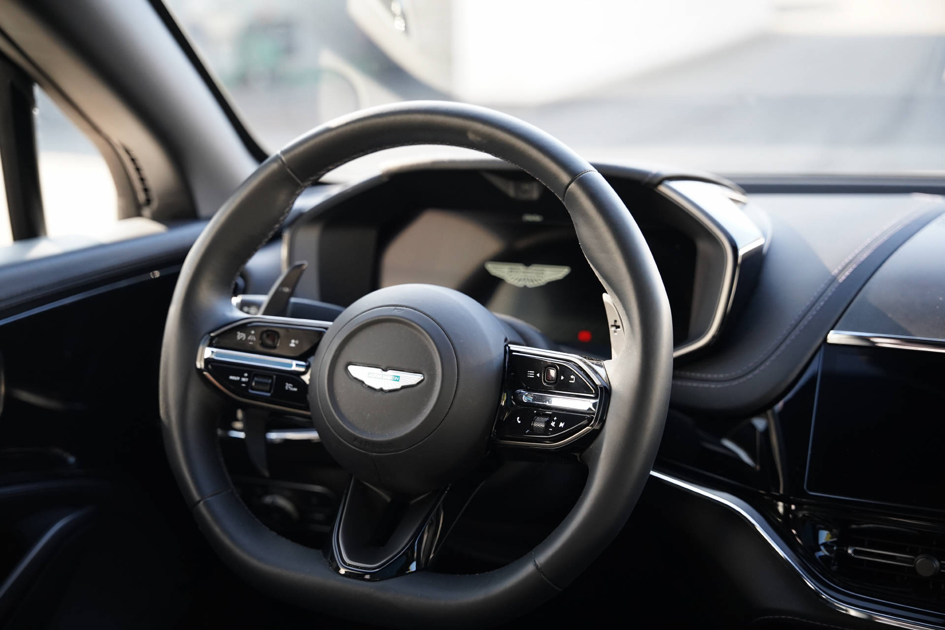 ASTON MARTIN DBX S 4.0 V8 Bi-Turbo-image-12