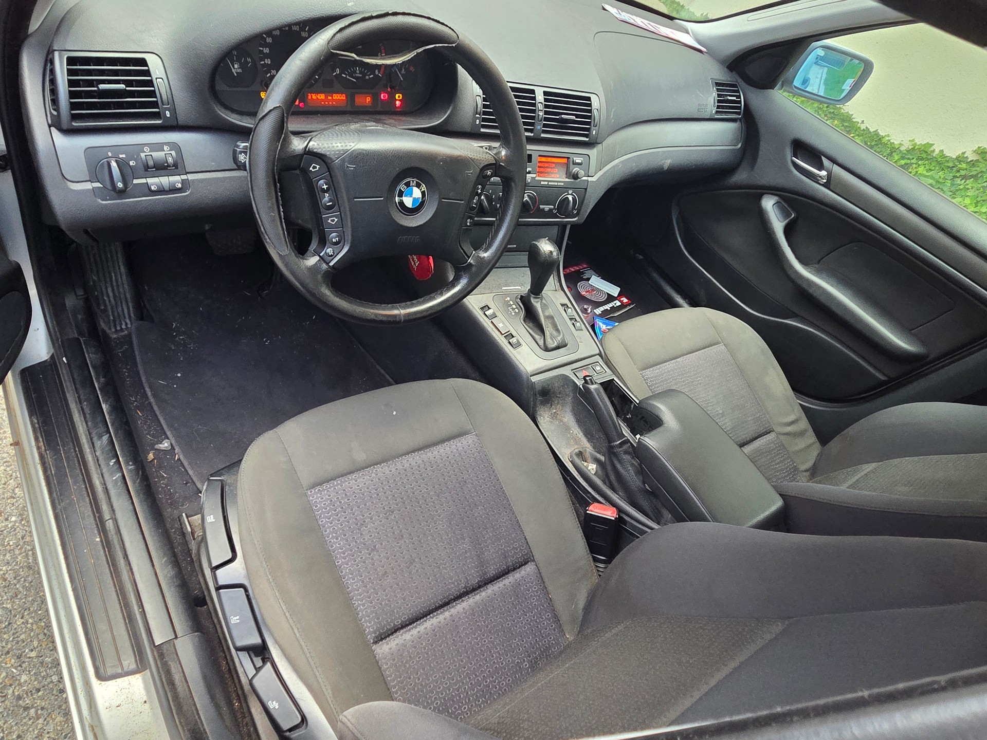 BMW 320d-image-7