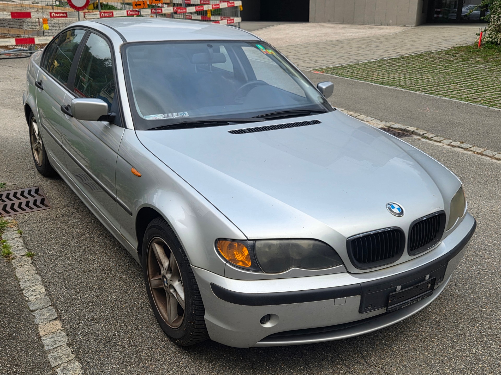 BMW 320d-image-1