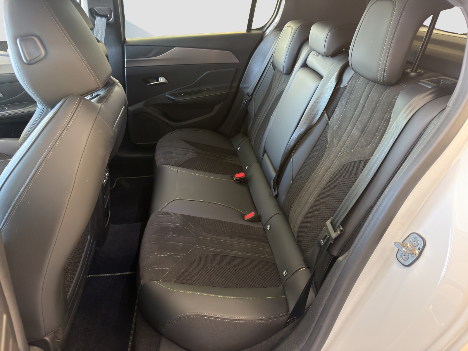 PEUGEOT 308 1.6 PHEV 180 GT-image-7