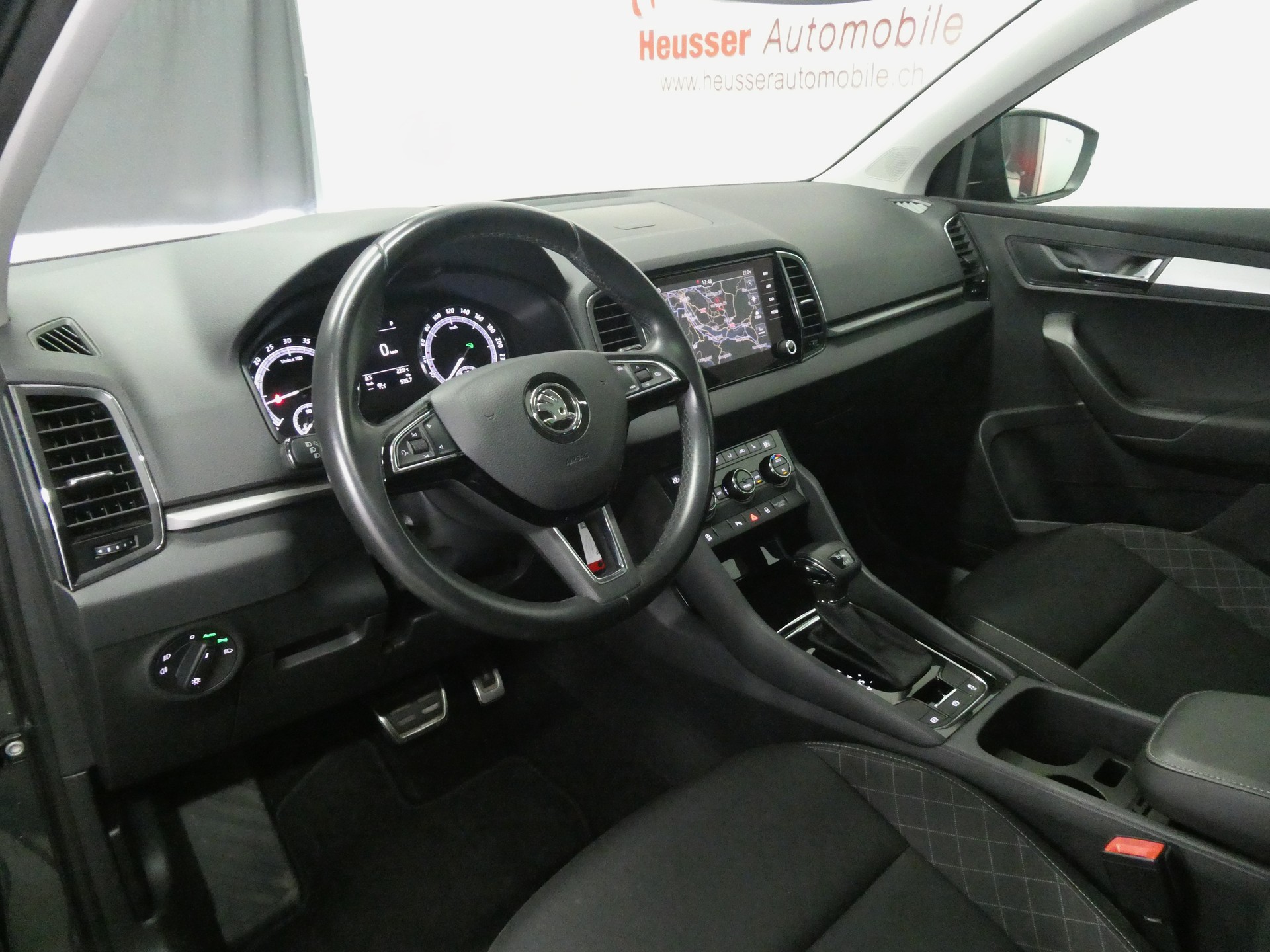 SKODA Karoq 2.0 TDI CR Style 4x4 DSG - Panorama - Navi - Kamera - 150 PS-image-8