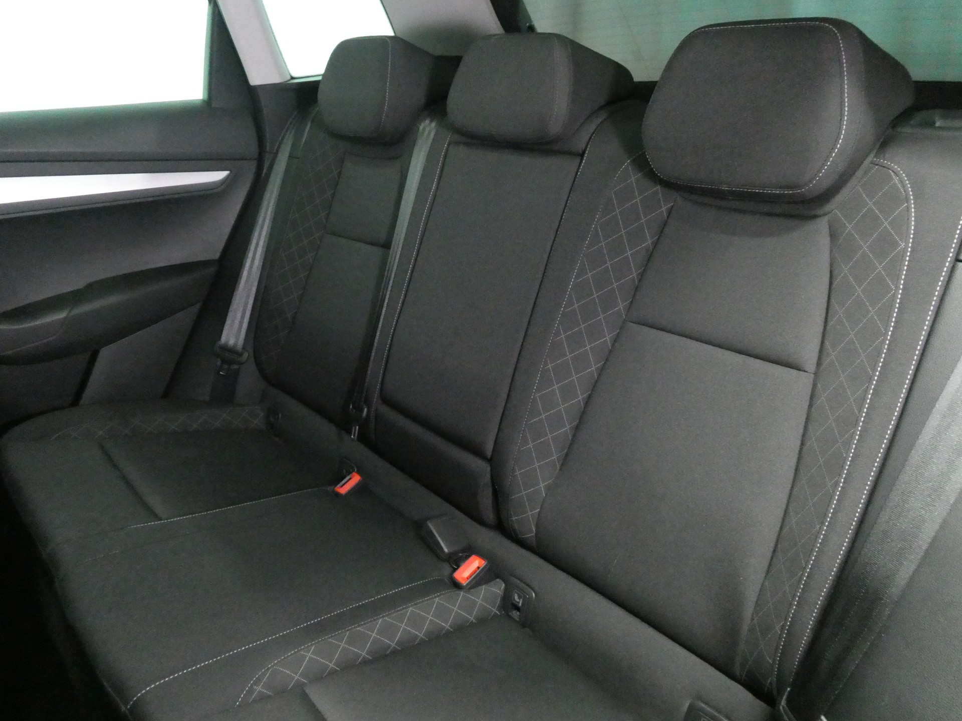SKODA Karoq 2.0 TDI CR Style 4x4 DSG - Panorama - Navi - Kamera - 150 PS-image-11