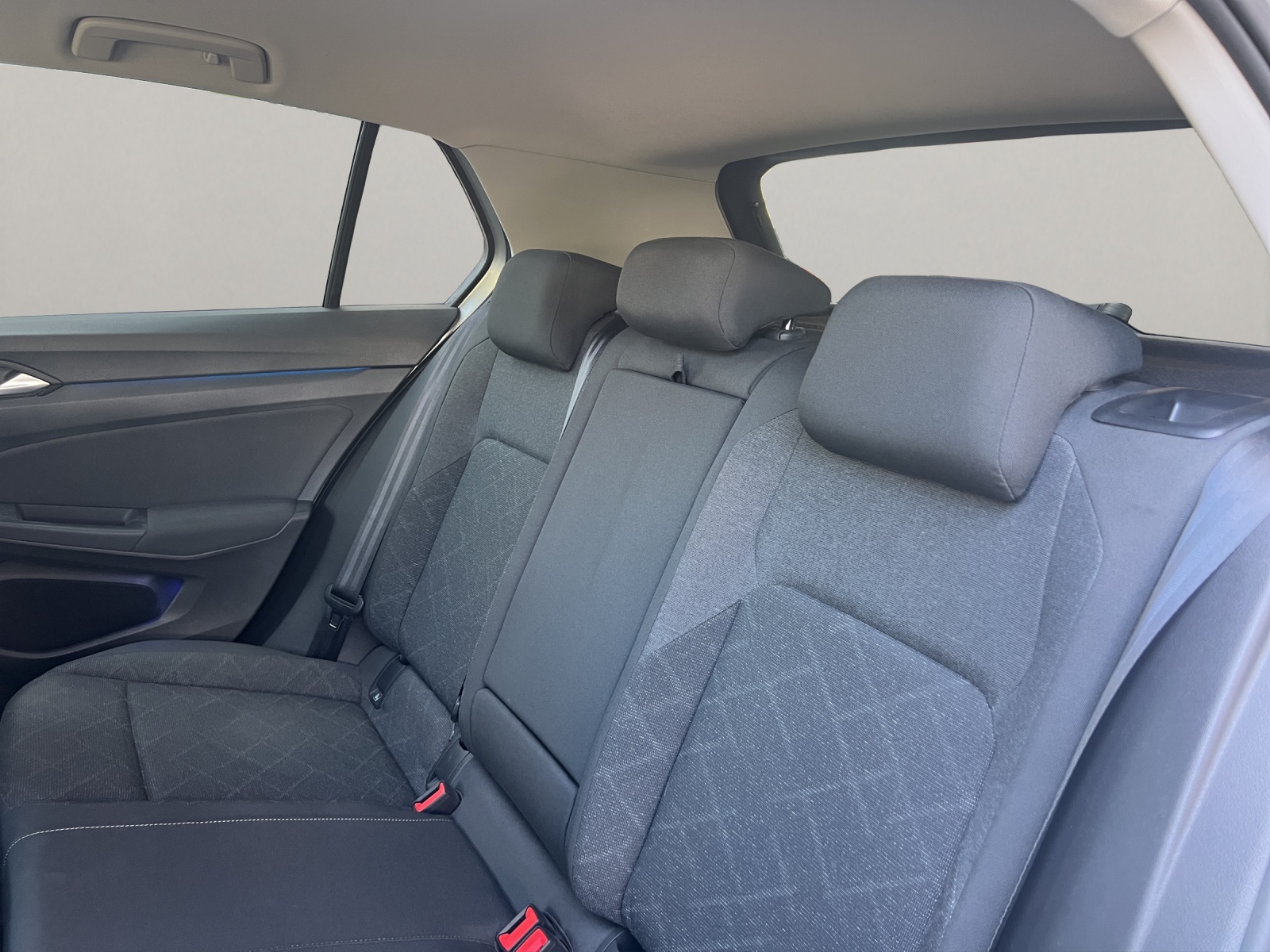VW Golf VIII 1.0 TSI Life DSG-image-13