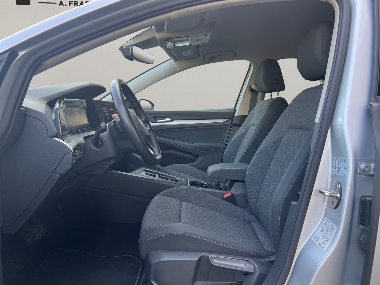 VW Golf VIII 1.0 TSI Life DSG-image-7