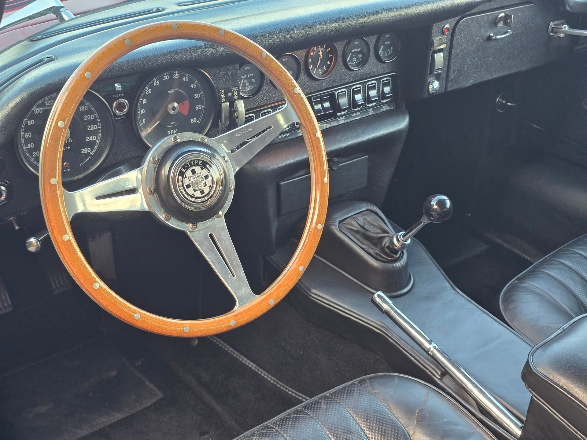 JAGUAR E-Type S2 Coupé-image-8