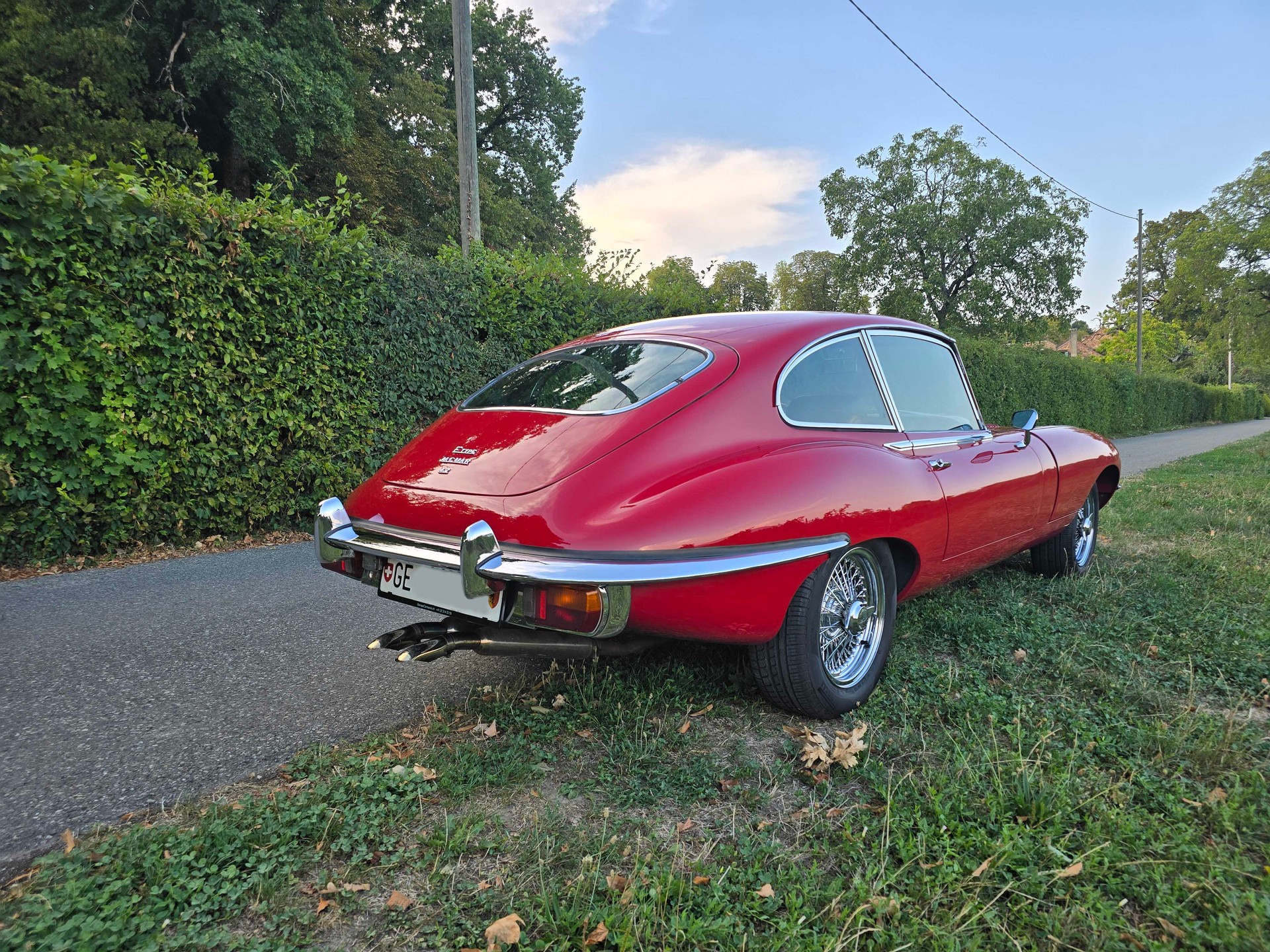 JAGUAR E-Type S2 Coupé-image-5