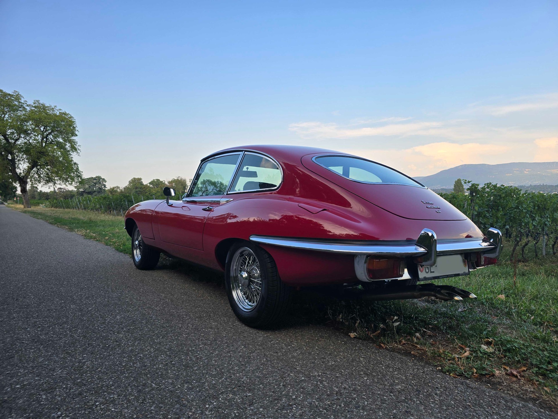 JAGUAR E-Type S2 Coupé-image-4