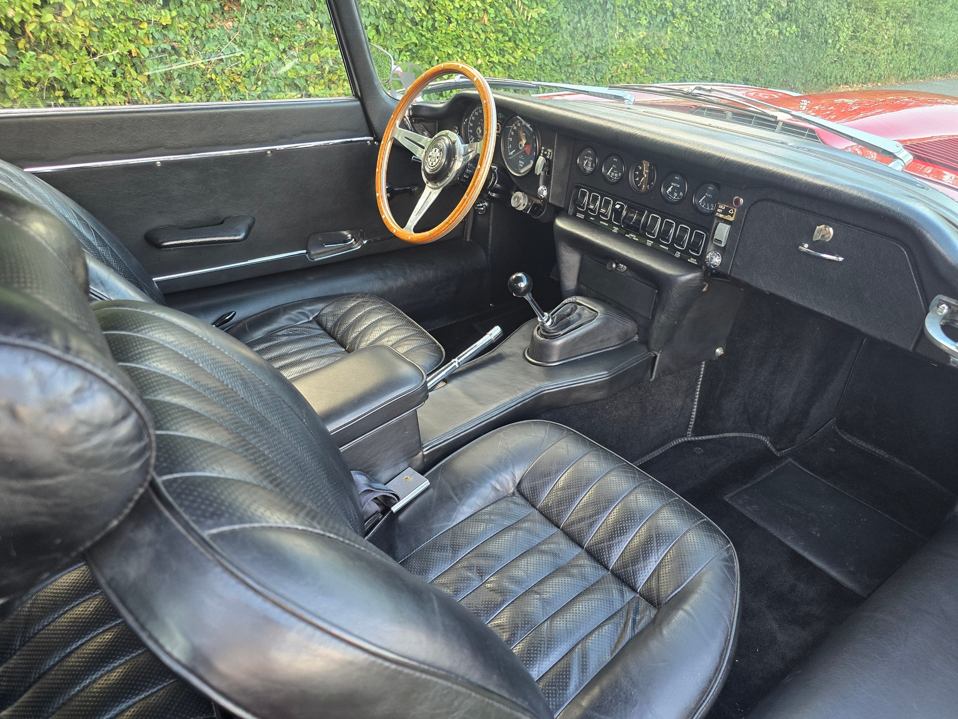 JAGUAR E-Type S2 Coupé-image-11
