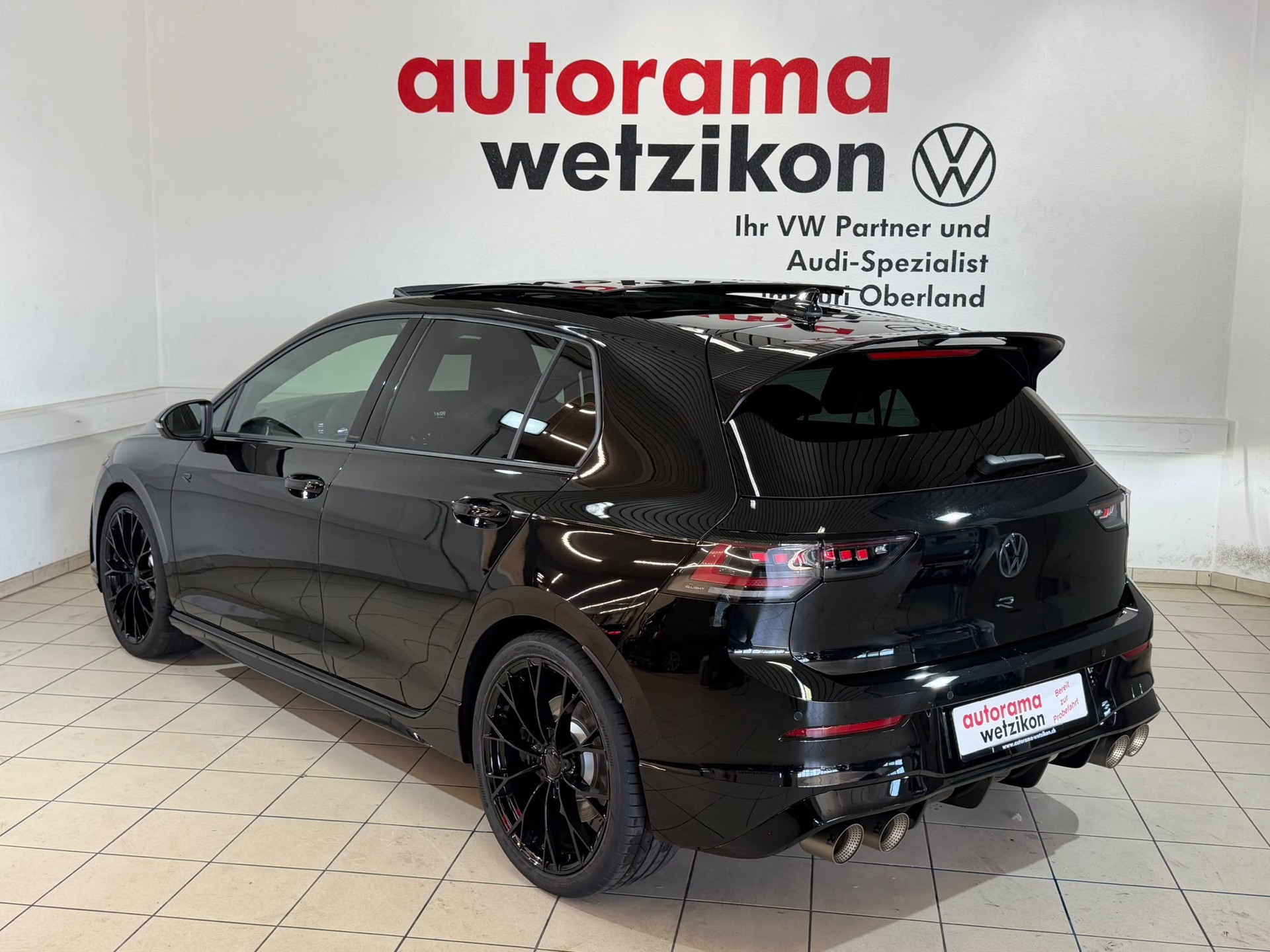 VW Golf 2.0 TSI R DSG 4 Motion-showroom-element-2