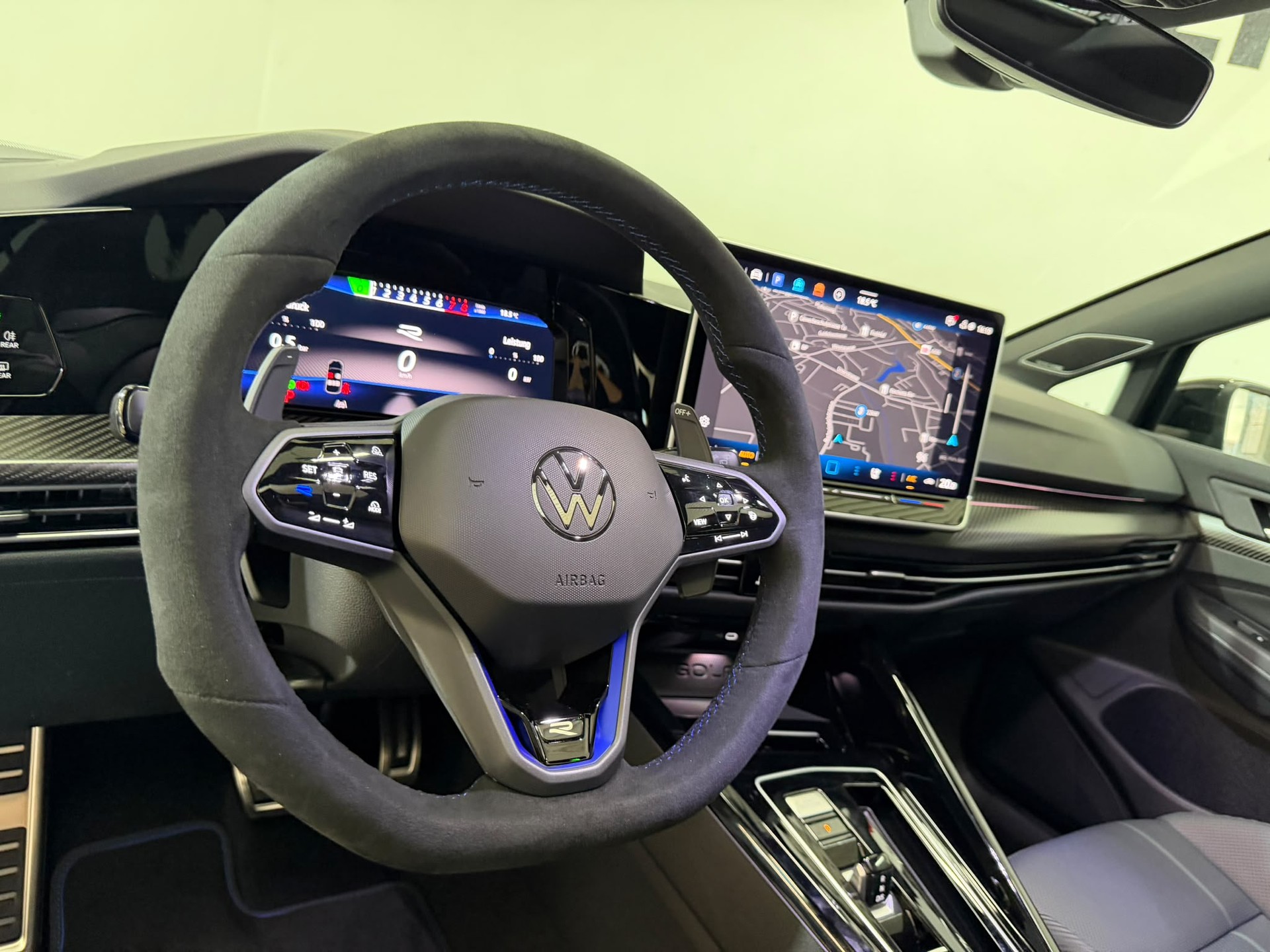 VW Golf 2.0 TSI R DSG 4 Motion-image-5