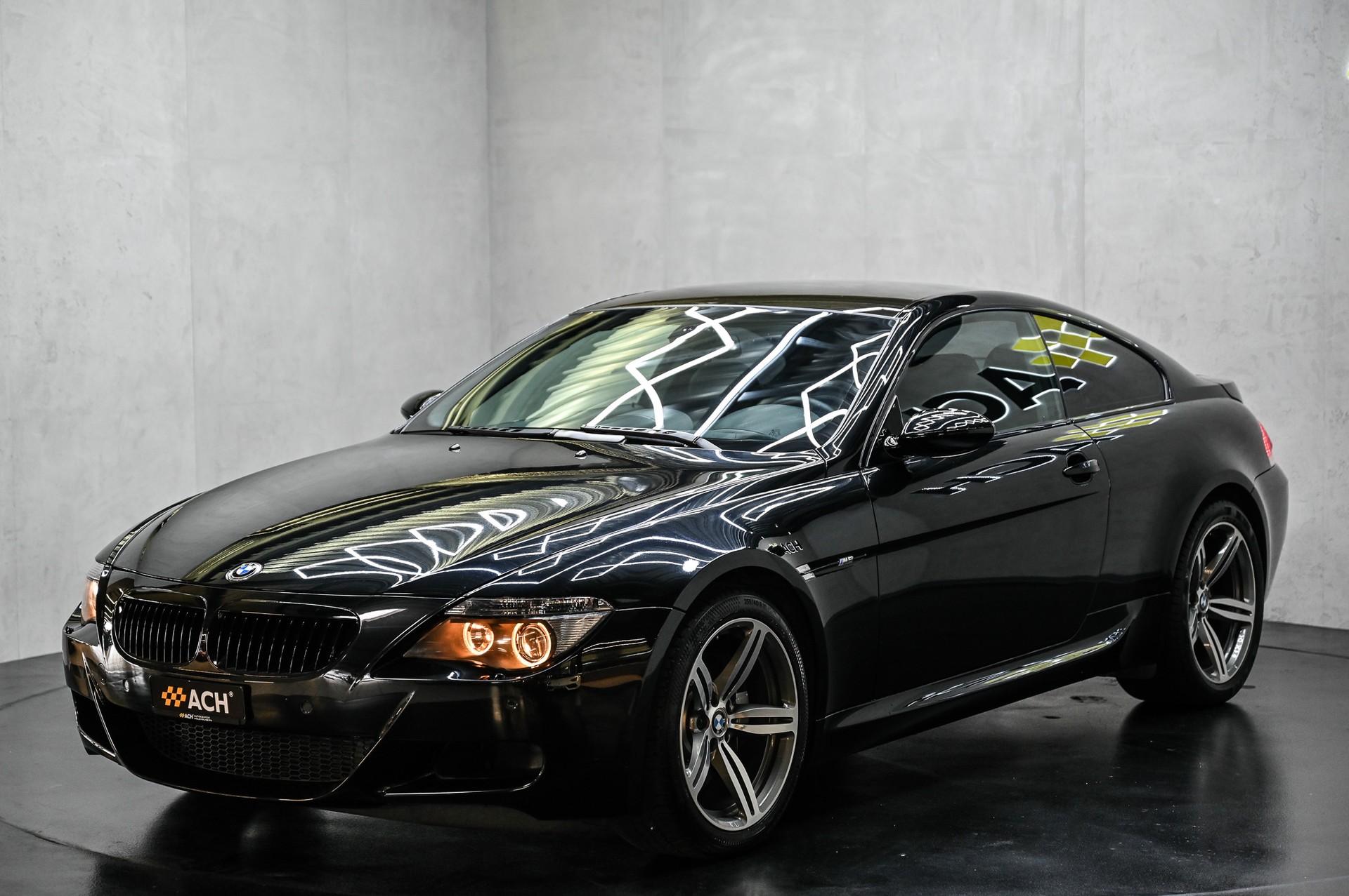 BMW M6 Coupé-showroom-element-2