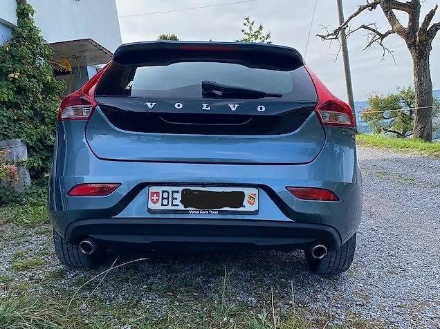 VOLVO V40-image-1