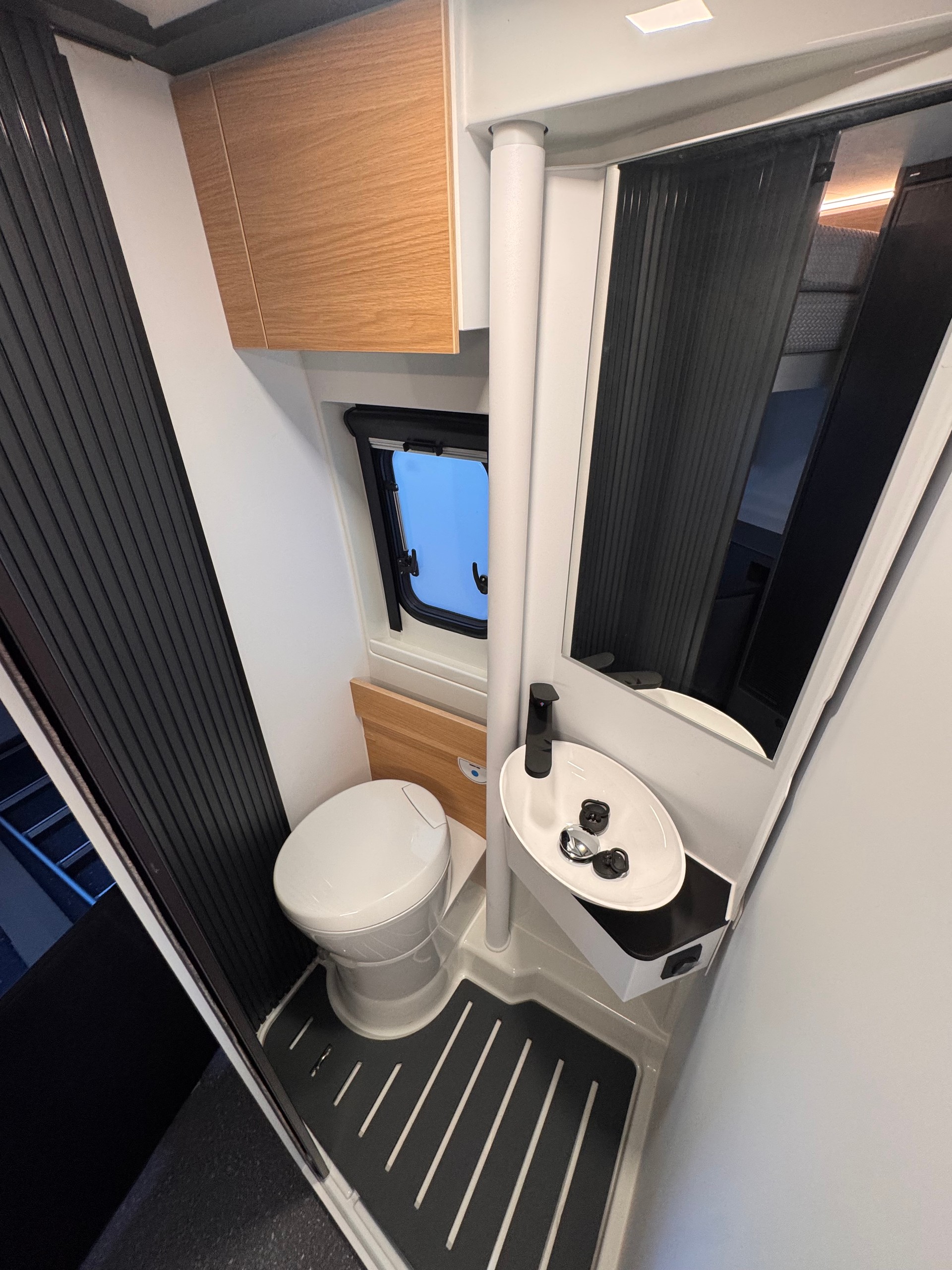 ADRIA Twin Select 640 SGX Swiss Edtion-image-7