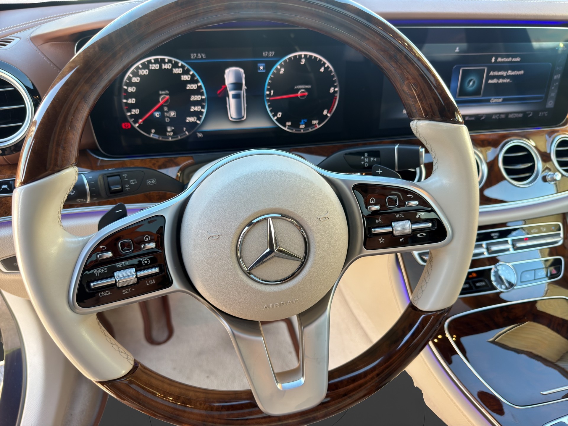 MERCEDES-BENZ E 220 d Swiss Star AMG Line 4Matic 9G-Tronic-image-8