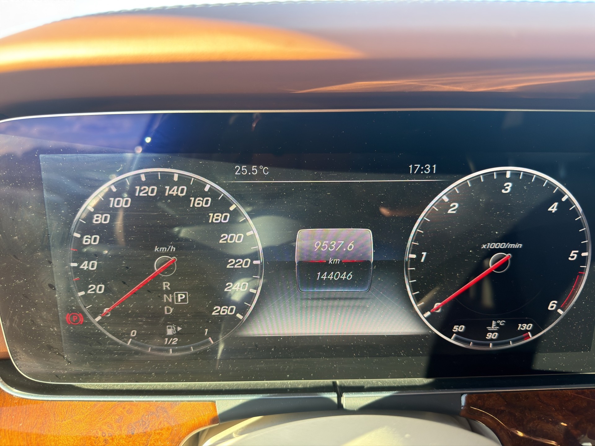 MERCEDES-BENZ E 220 d Swiss Star AMG Line 4Matic 9G-Tronic-image-9