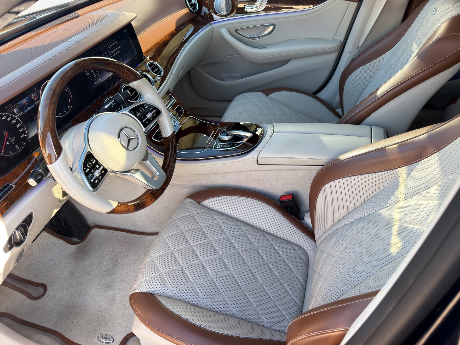 MERCEDES-BENZ E 220 d Swiss Star AMG Line 4Matic 9G-Tronic-image-11