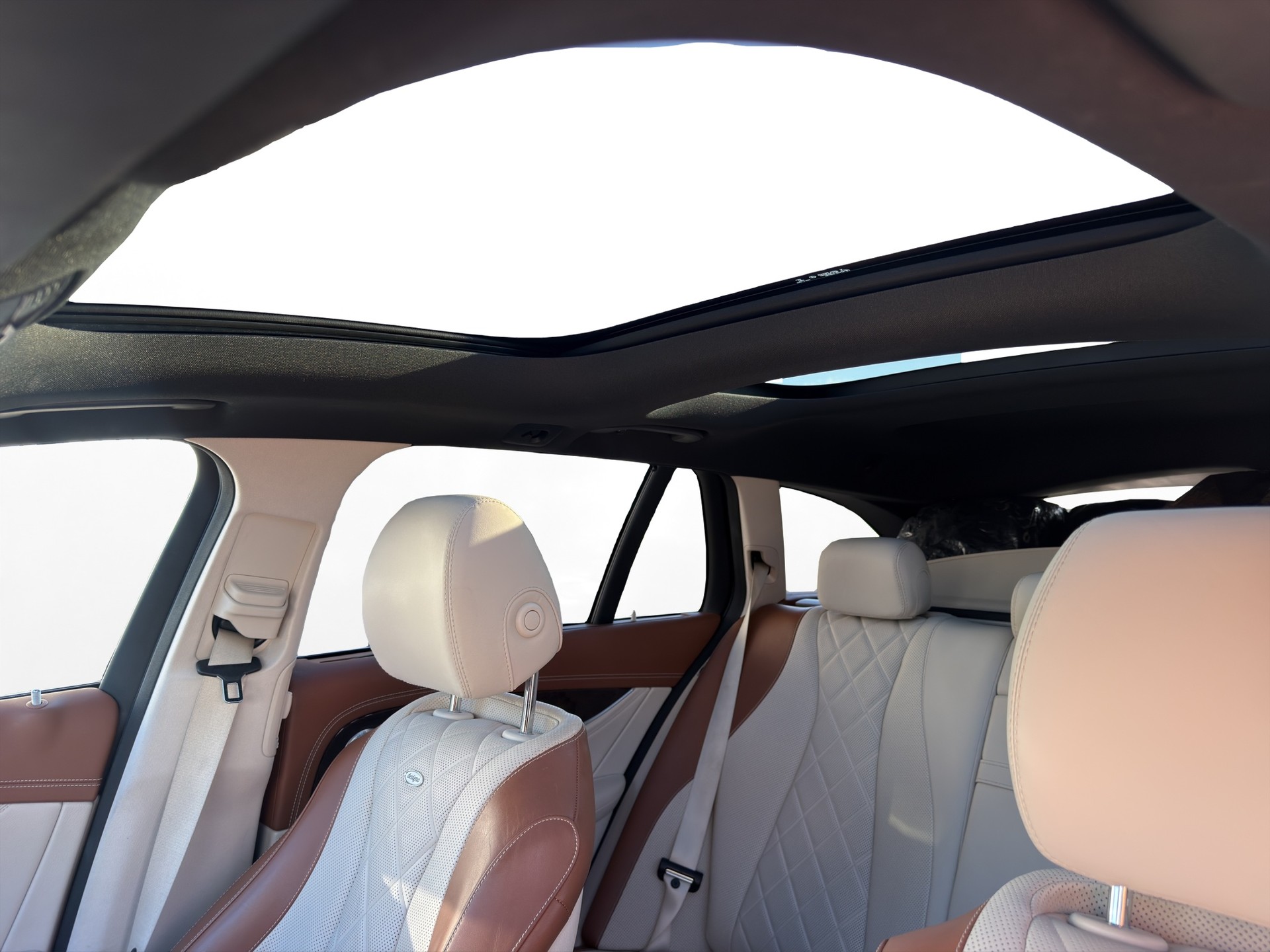 MERCEDES-BENZ E 220 d Swiss Star AMG Line 4Matic 9G-Tronic-image-10