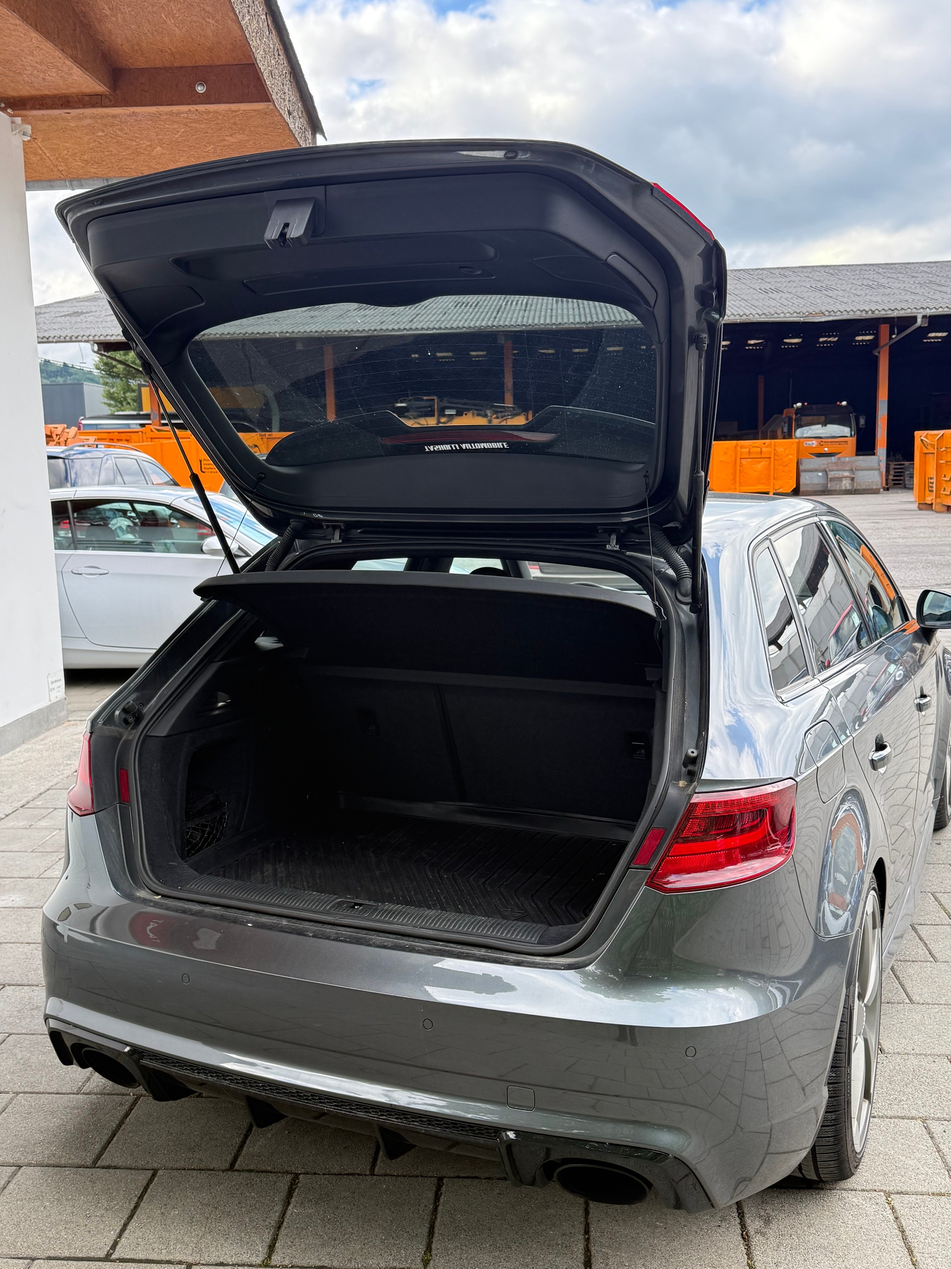 AUDI RS3 2.5 TSI quattro S-tronic-image-6