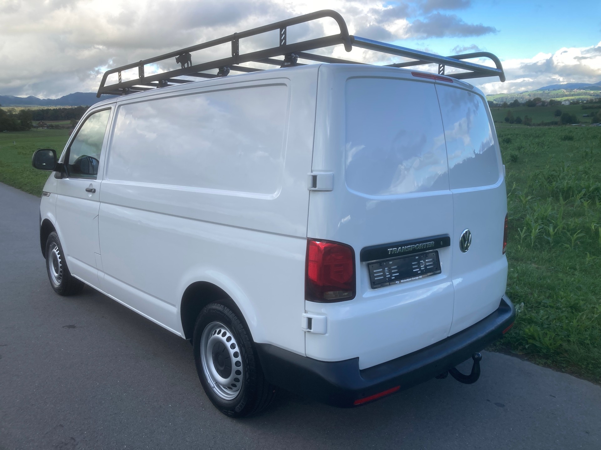 VW T6.1 2.0 TDI mit Dachträger und Anhängerkupplung-image-3