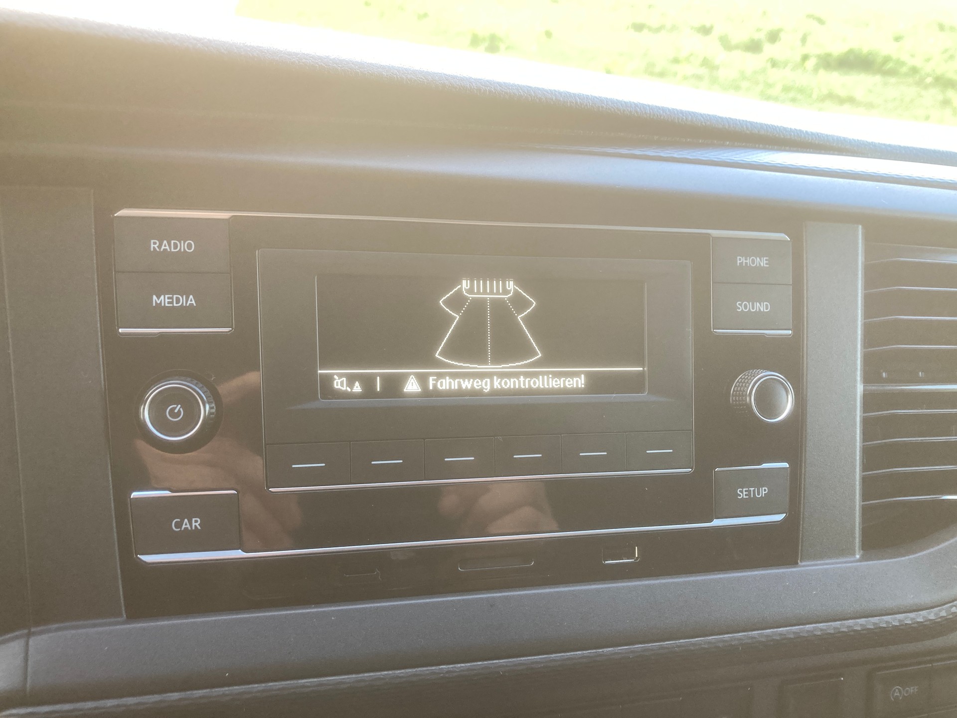 VW T6.1 2.0 TDI mit Dachträger und Anhängerkupplung-image-10