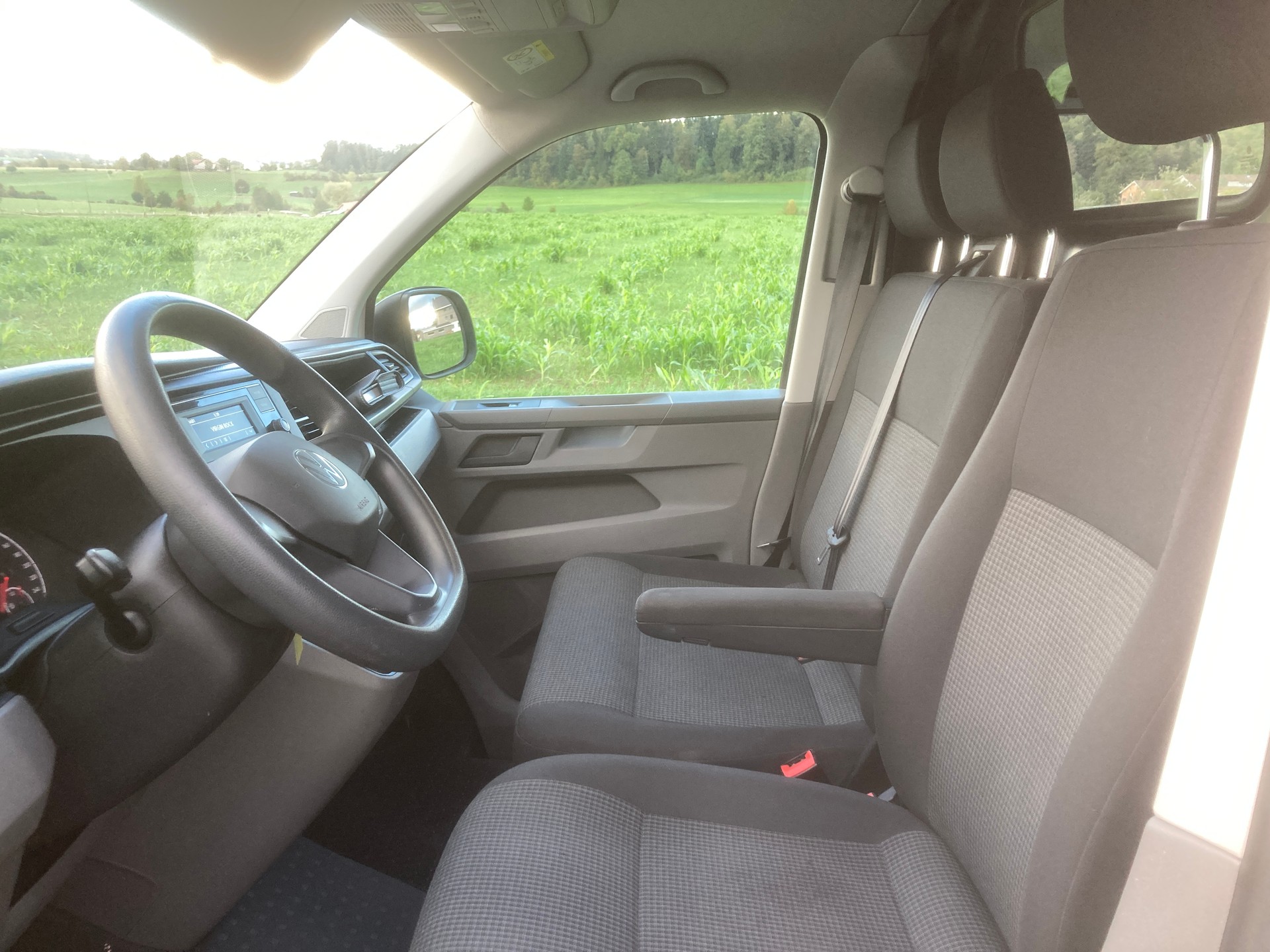VW T6.1 2.0 TDI mit Dachträger und Anhängerkupplung-image-6